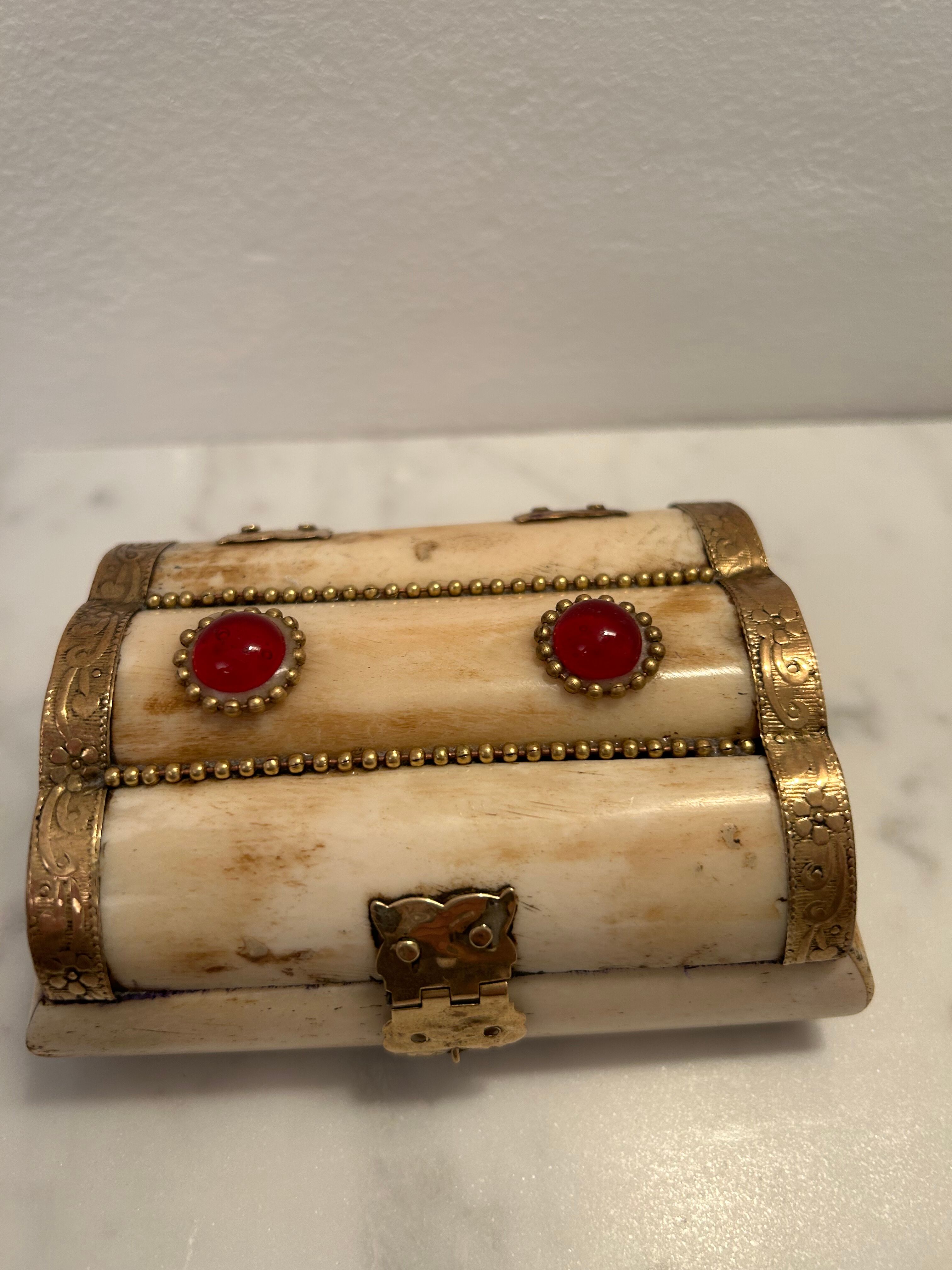 Jewelry box