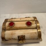 Jewelry box