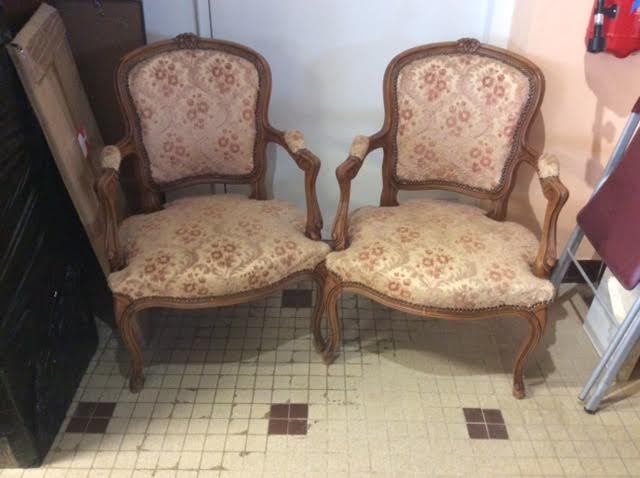2 convertible armchairs