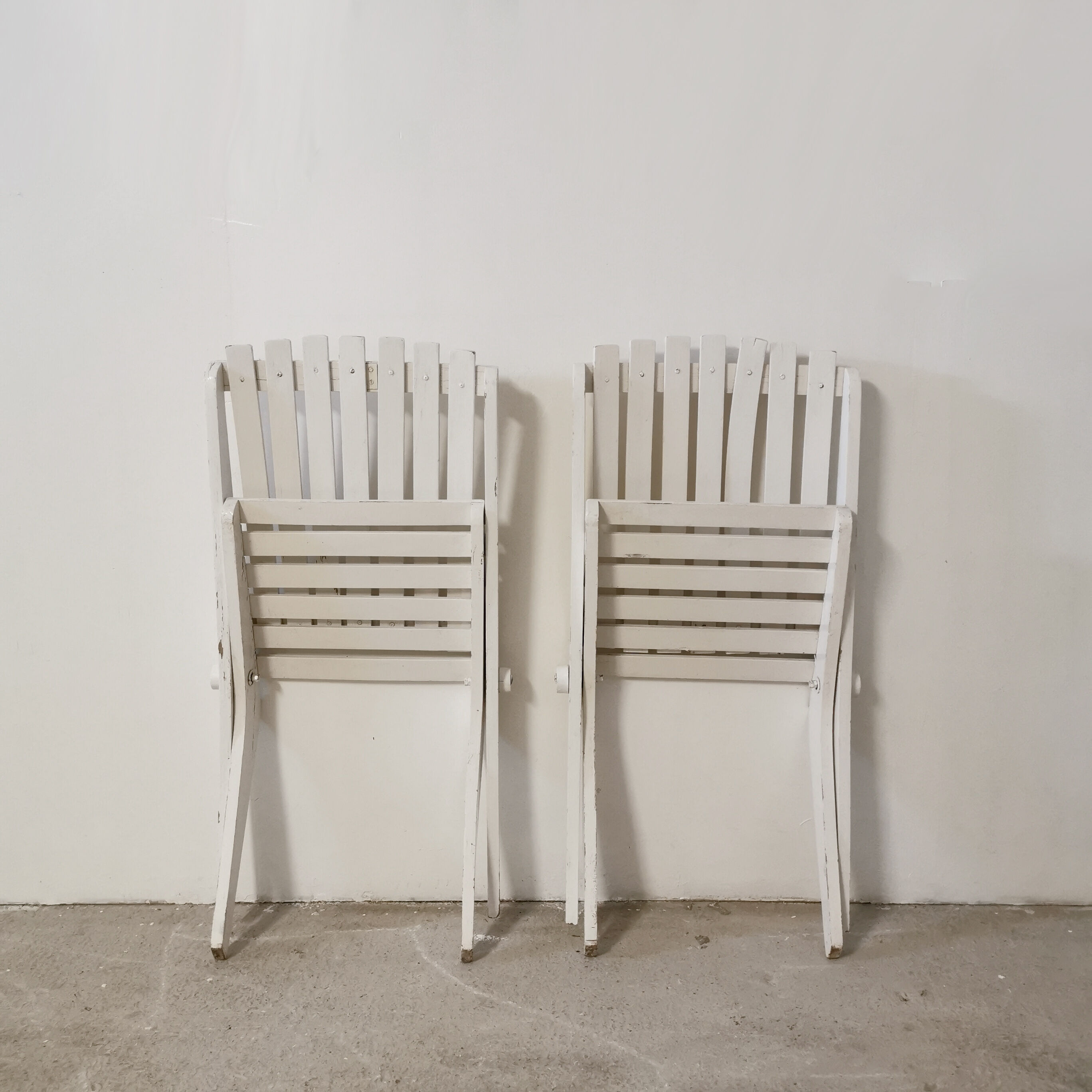 Pair of folding scissor chairs, 1950