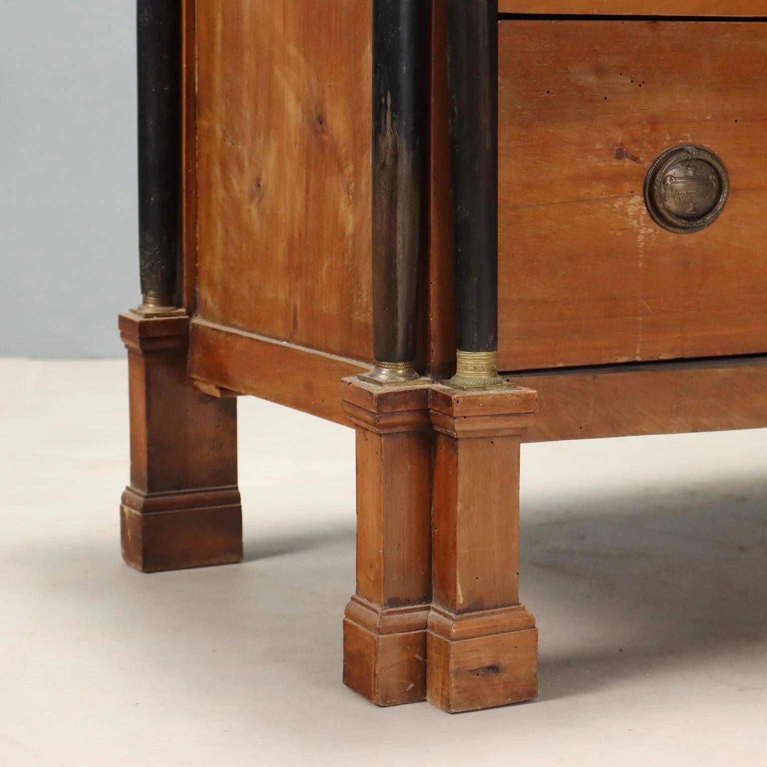 Commode Napoléon III en noyer - Italie fin XIXe siècle