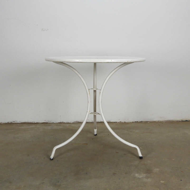 Brocante round garden table made of steel