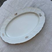 Large yellow porcelain serving dish by Bernadotte from the 1960s, with a gold rim and relief.