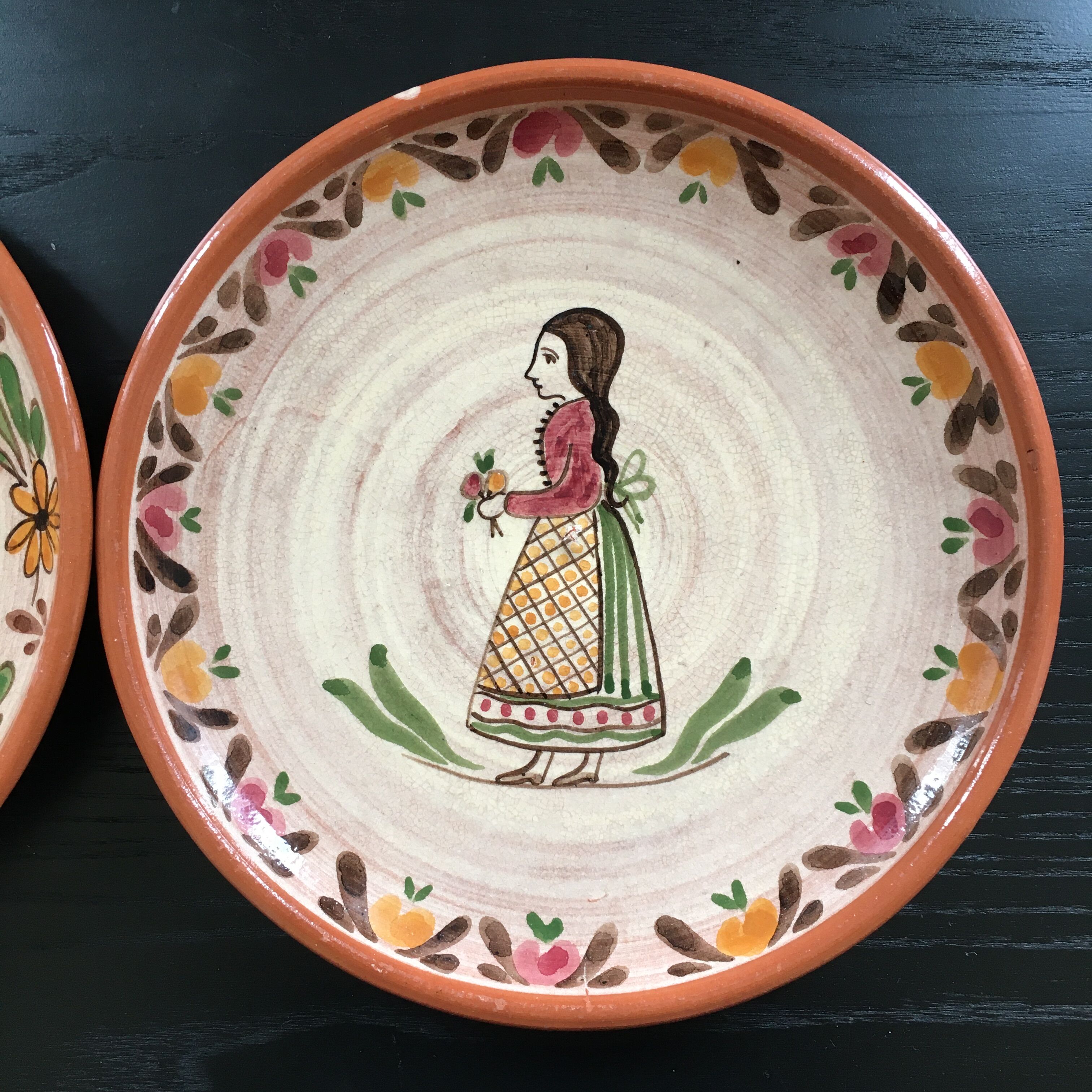 Lot 2 plates decoration characters