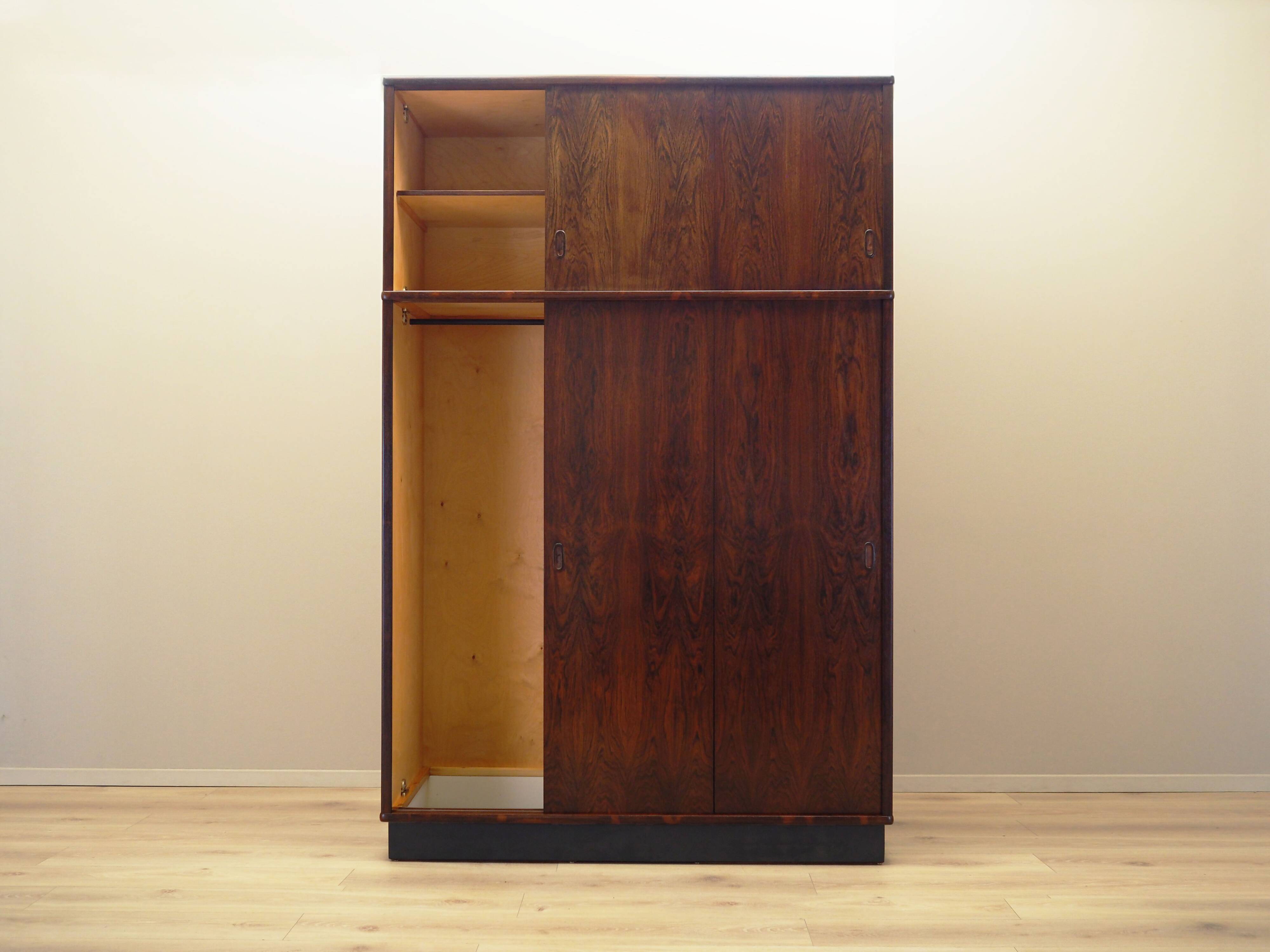 Armoire en palissandre, design danois, années 1970, production : Danemark