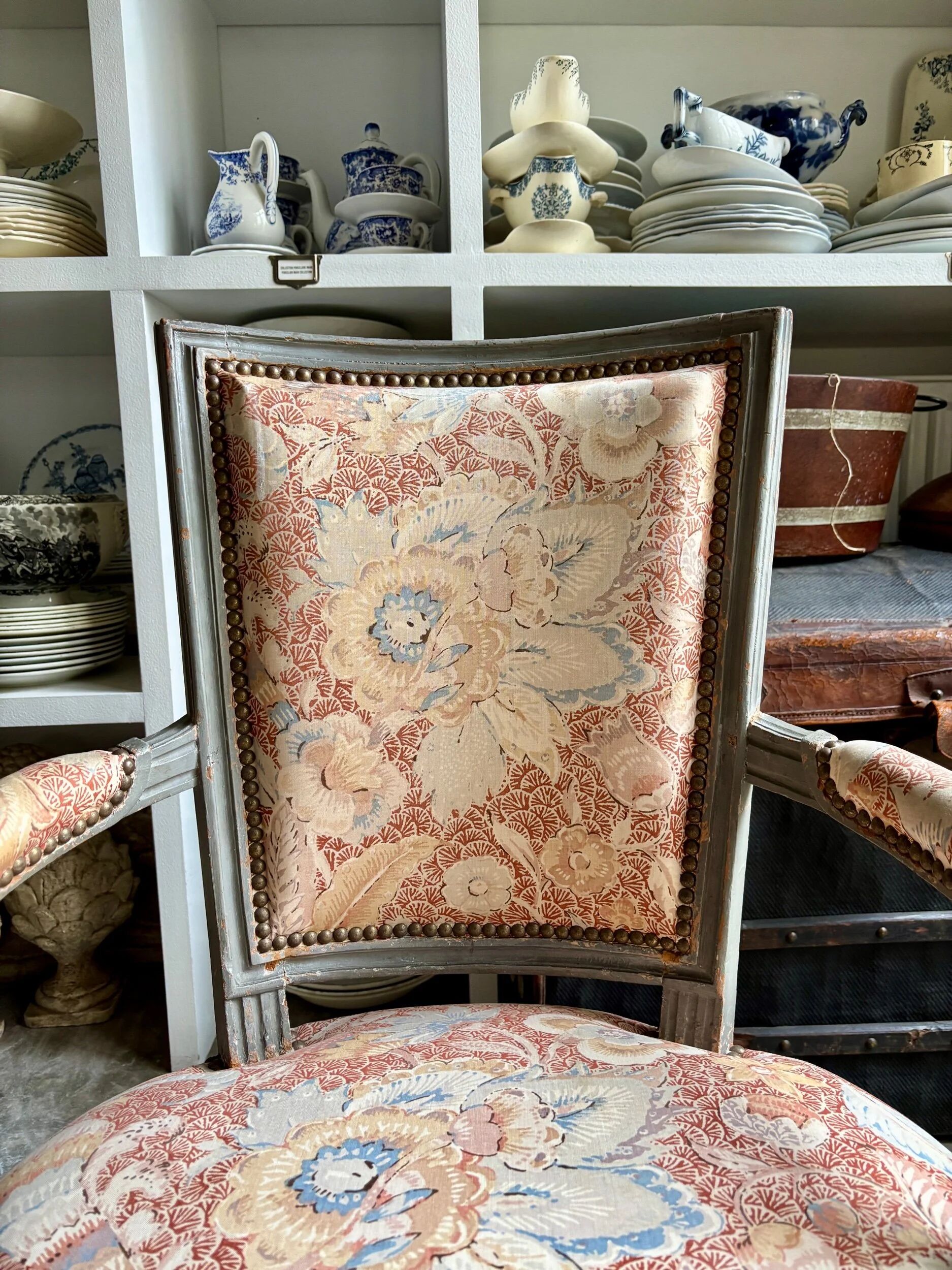 Fauteuil d'époque Louis XVI, tissus indienne n°2
