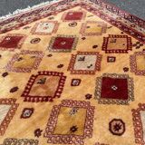 Handmade Pakistani rug