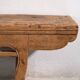 Table basse de grand format en cèdre à ceinture sculptée – Chine, vers 1920