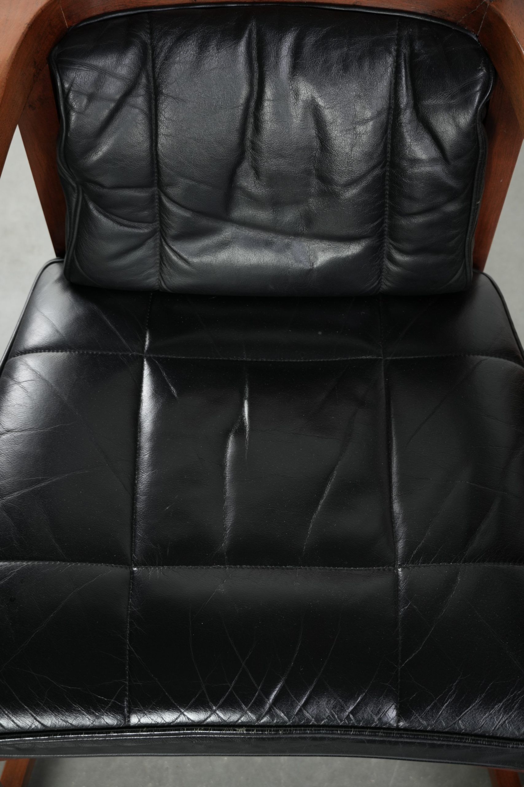 Black leather set of 4 Art Deco design dining chairs with armrests