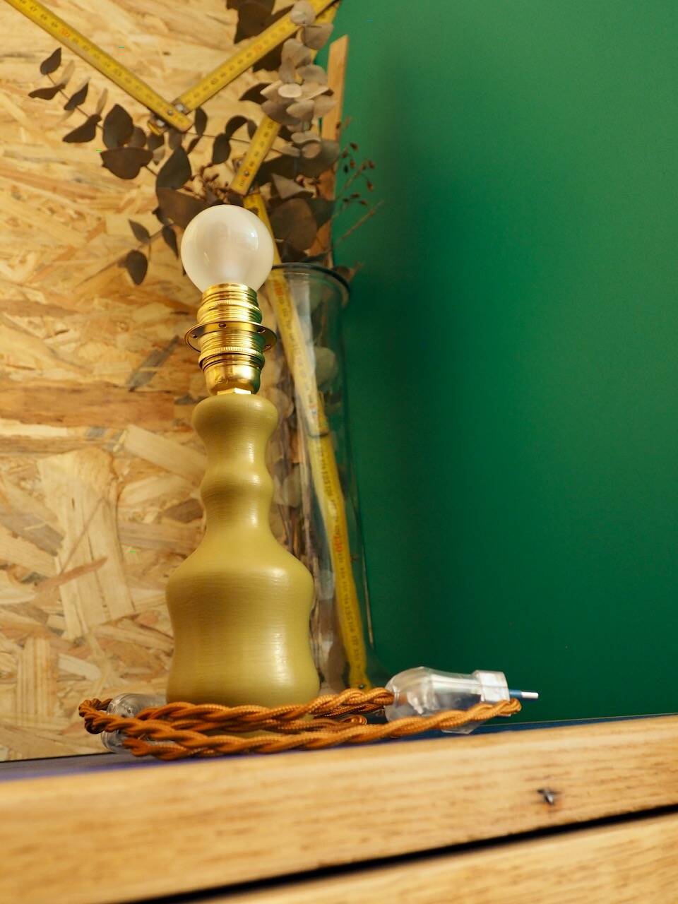 Small wooden lamp to place - 8 POP colours to choose from!