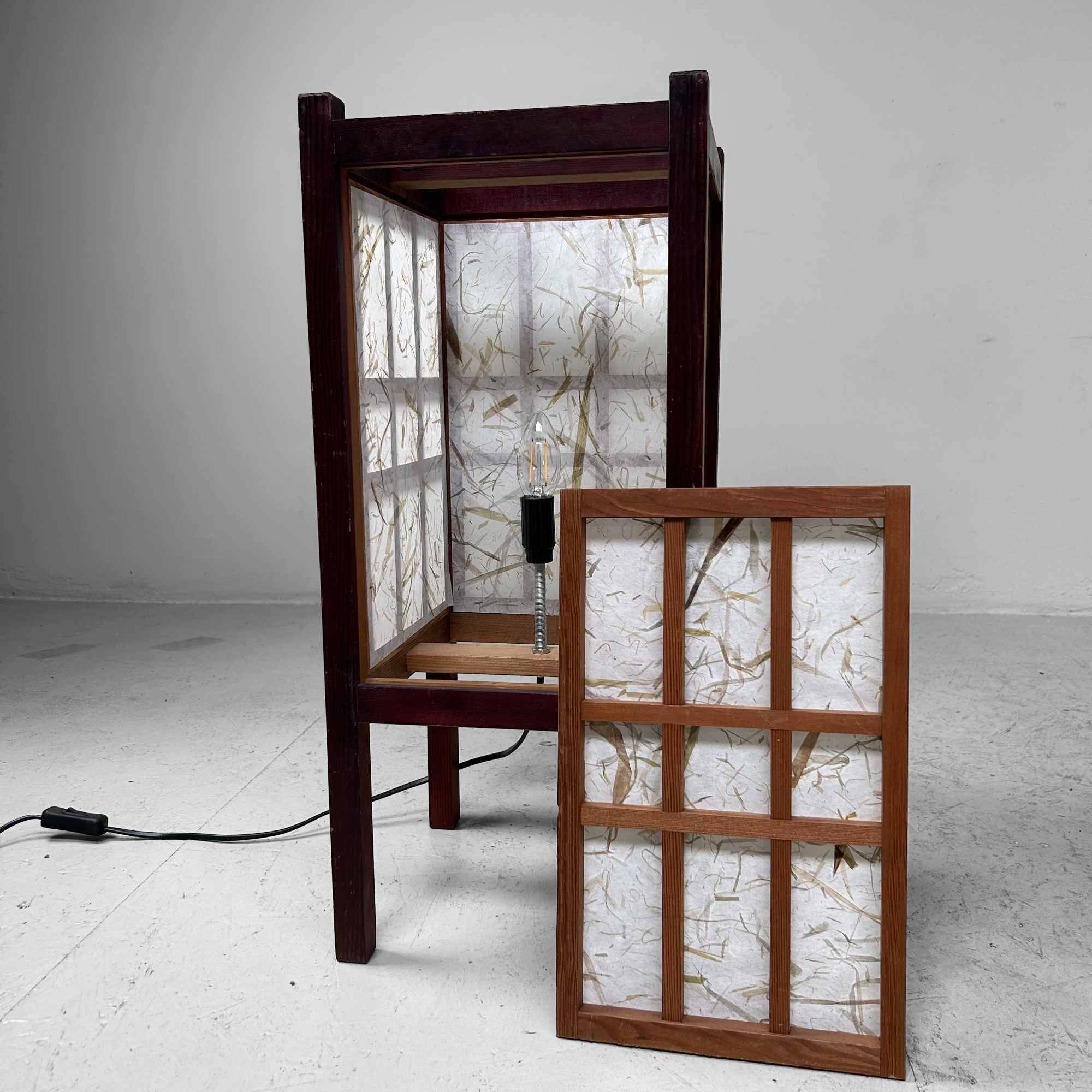 Pair of japanese antique shoji floor lamps (障子ランプ), taishō-era [大正]