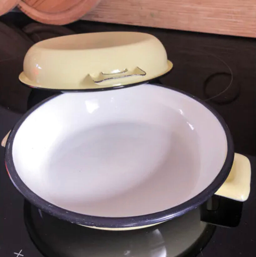 Duo of enamelled sheet metal frying pans