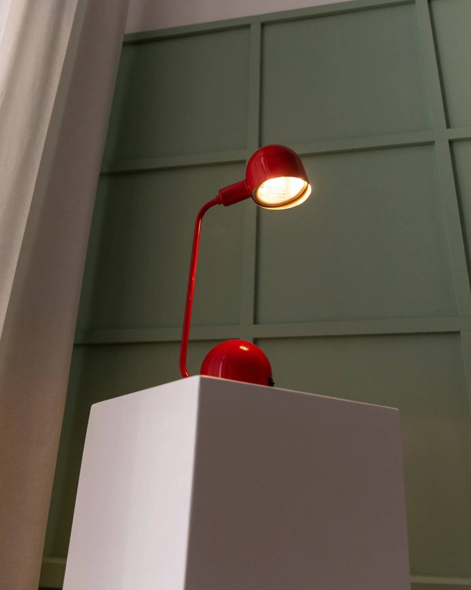 Red painted-metal desk lamp by Barbieri & Marianelli for Tronconi, 1980s Italian Memphis Postmodern design