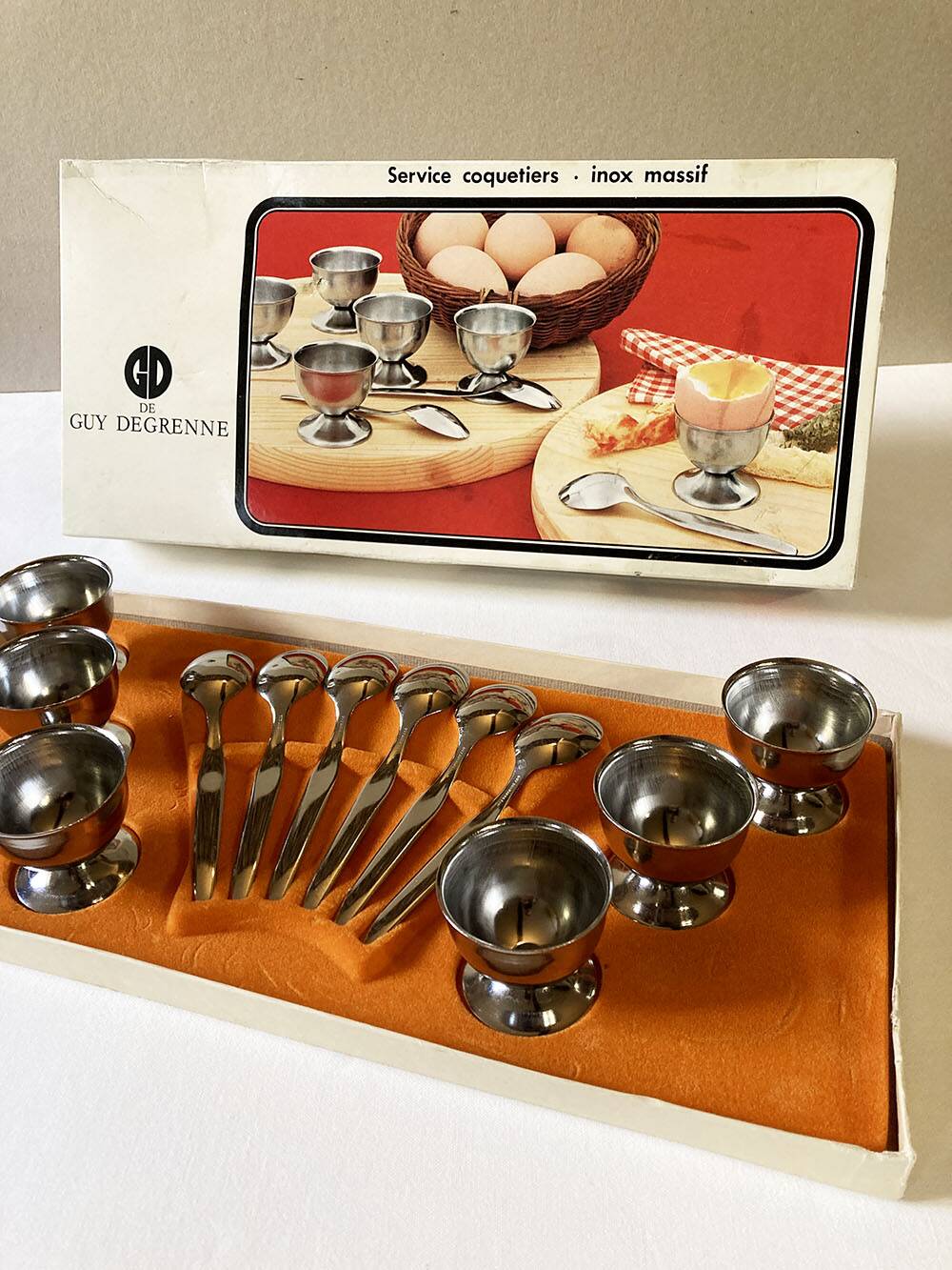 Service coquetiers en inox par Guy Degrenne