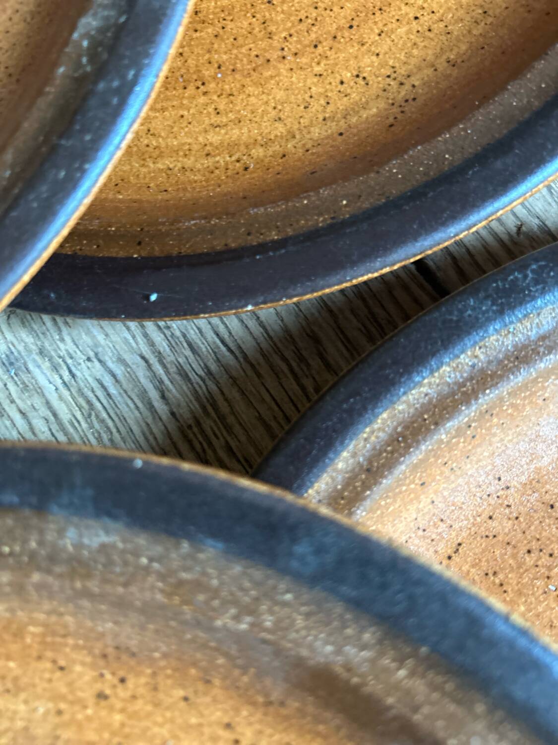 Série de 6 assiettes plates en grès vintage modèle Meylan