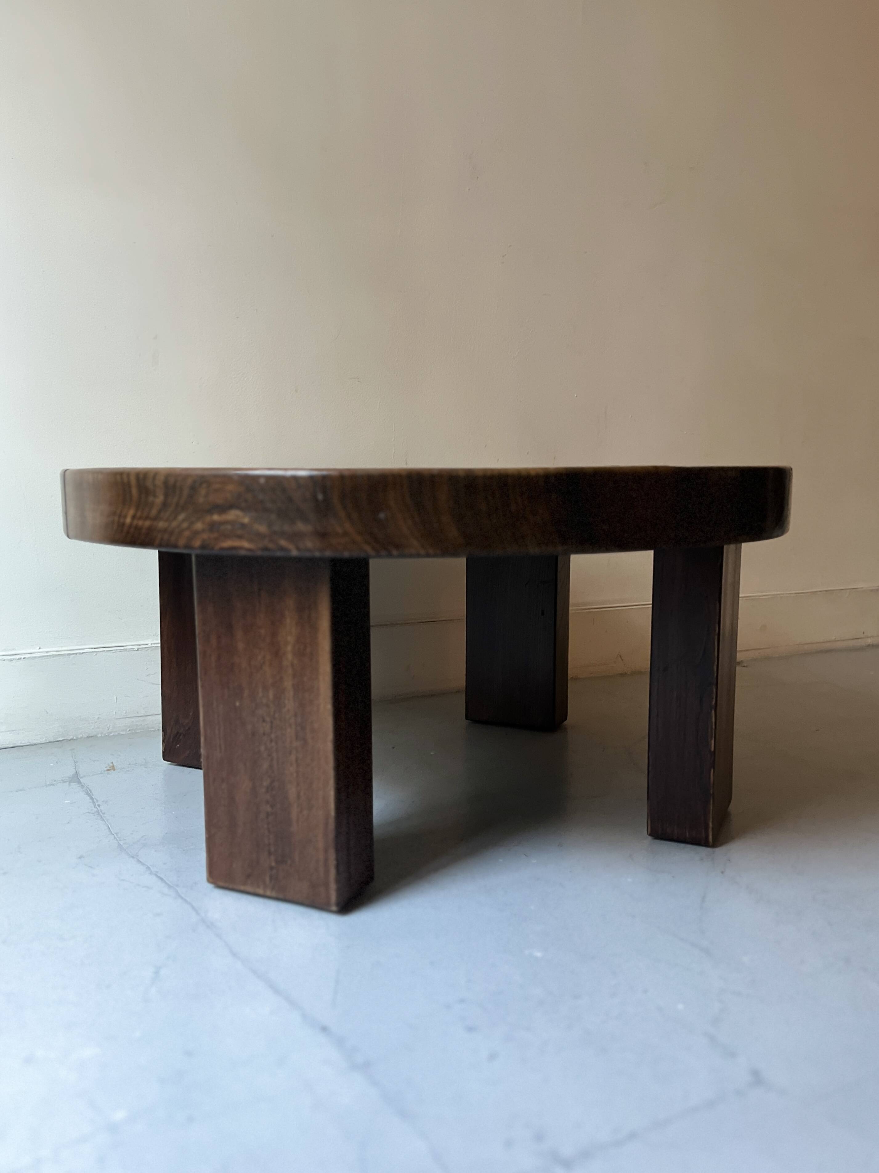 round coffee table in solid elm wood, Maison Regain 1980