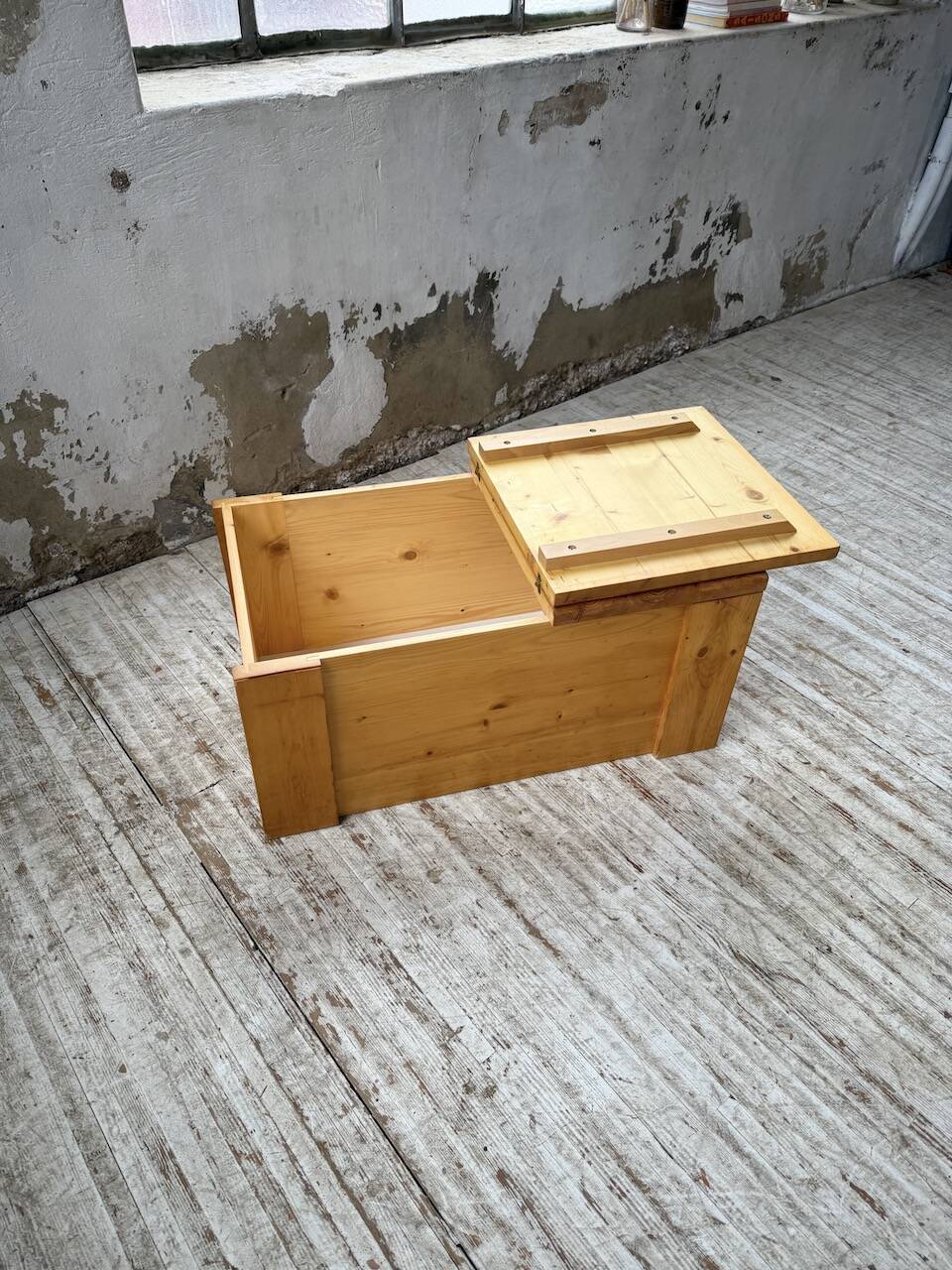 Chest or coffee table Perriand Les Arcs 1800