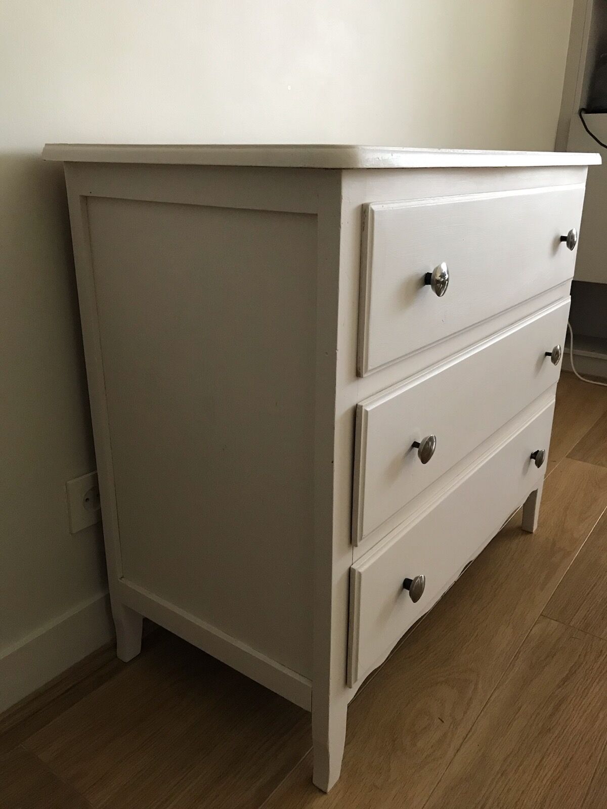 Vintage chest of drawers with three drawers