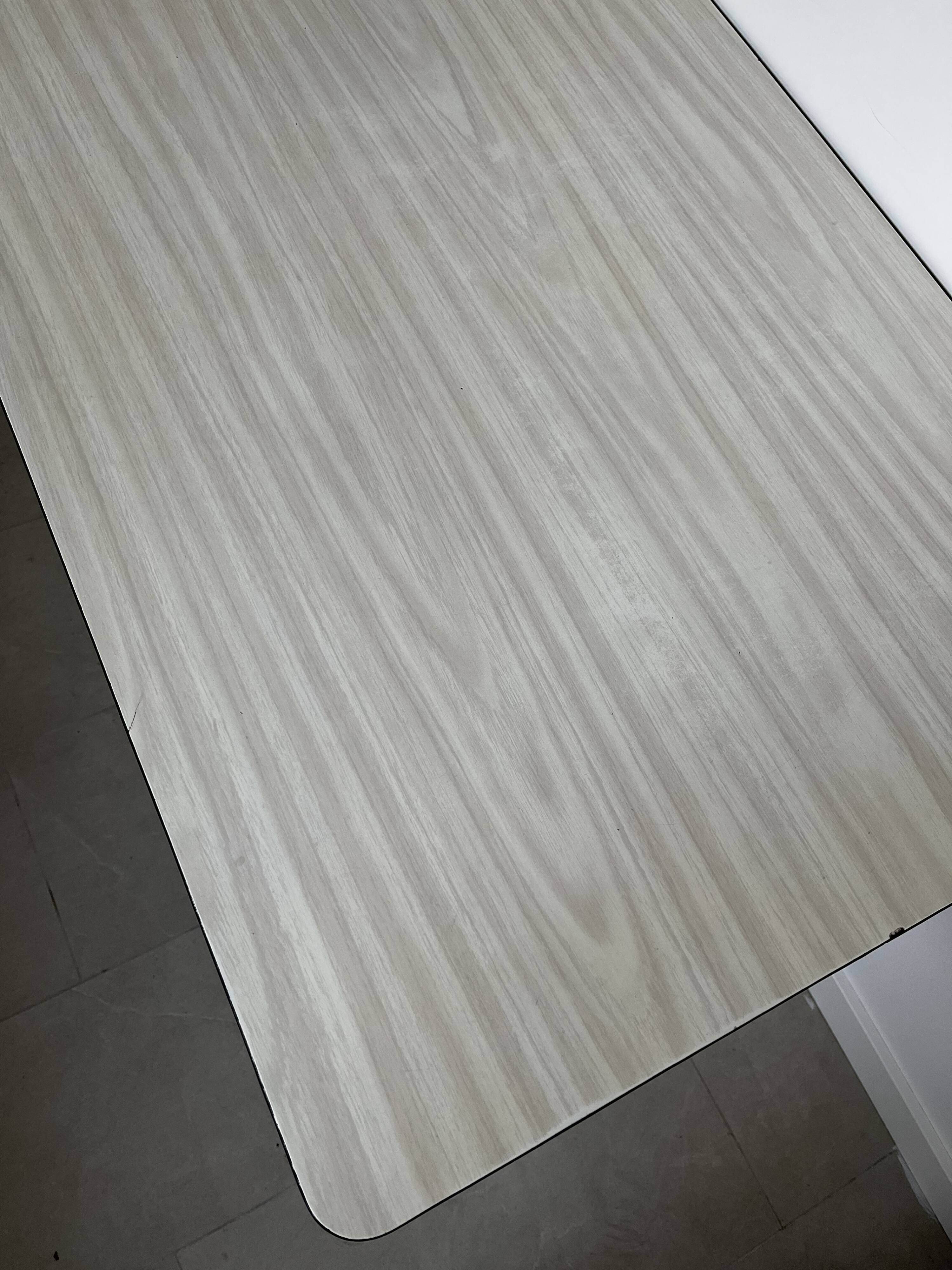 Table extensible en Formica blanche