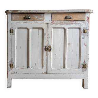 Buffet parisien vintage dans sa peinture d’origine patinée.