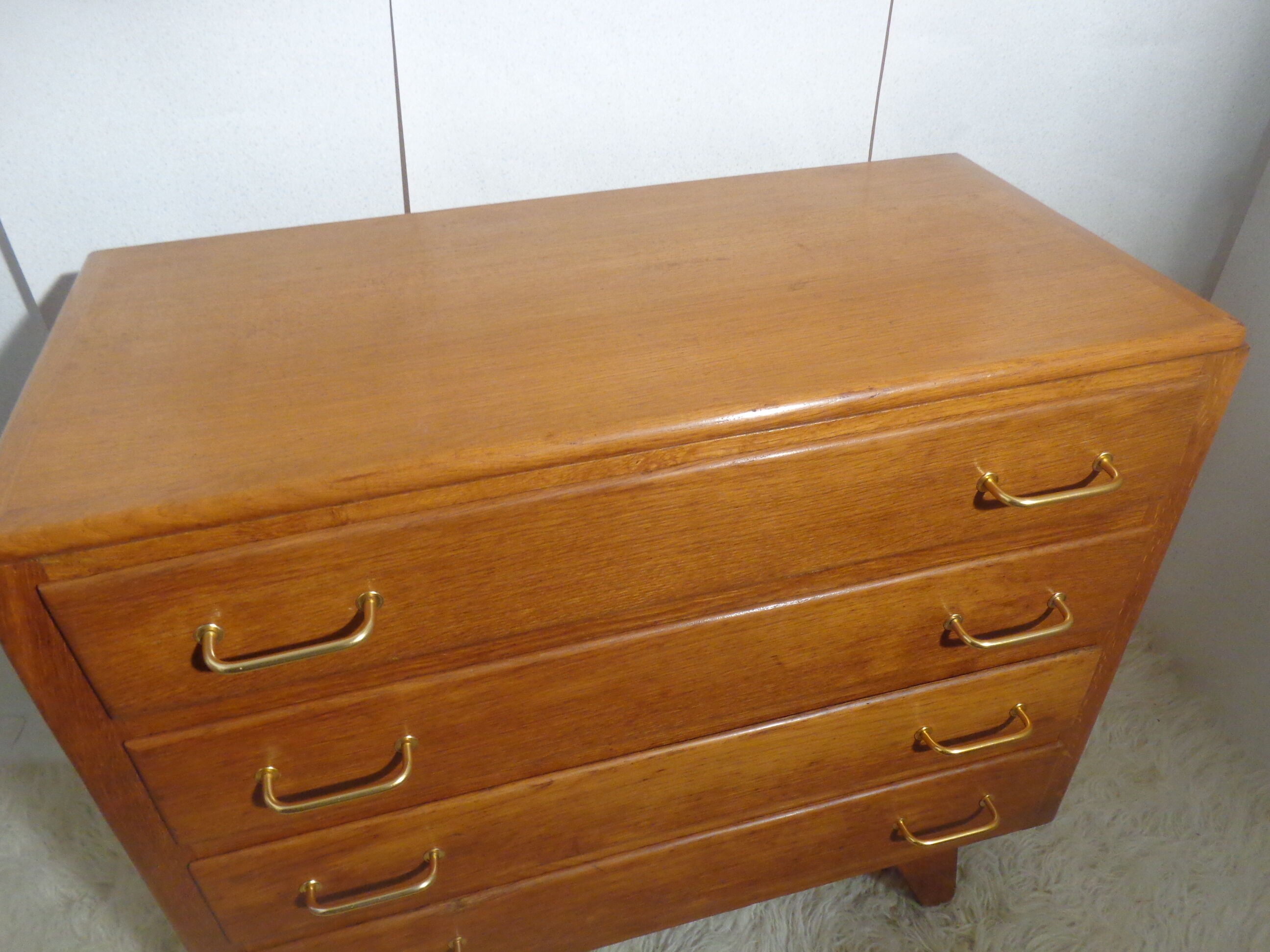 Vintage commodity of the 50s feet light oak compass