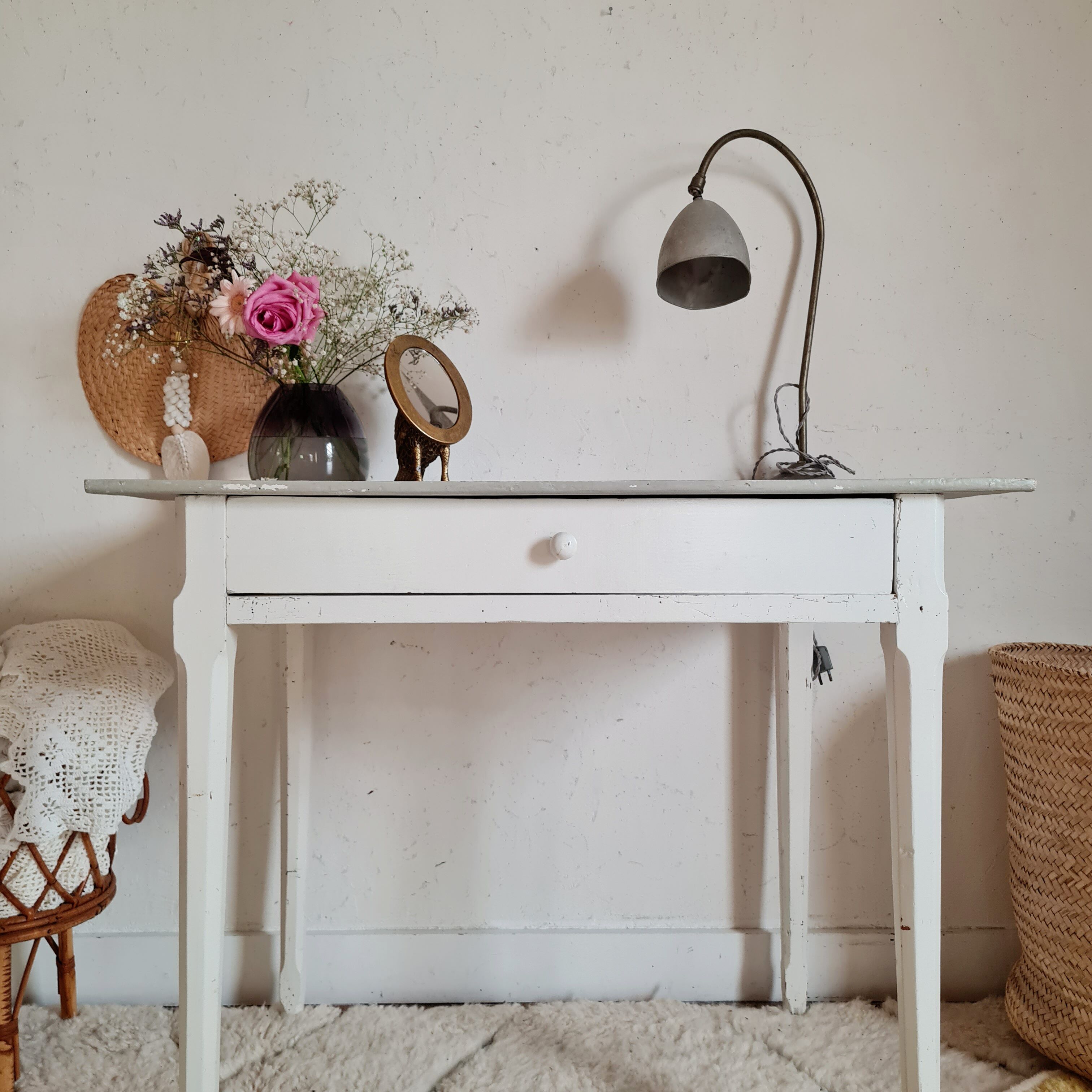 Table de ferme blanche et grise avec son tiroir