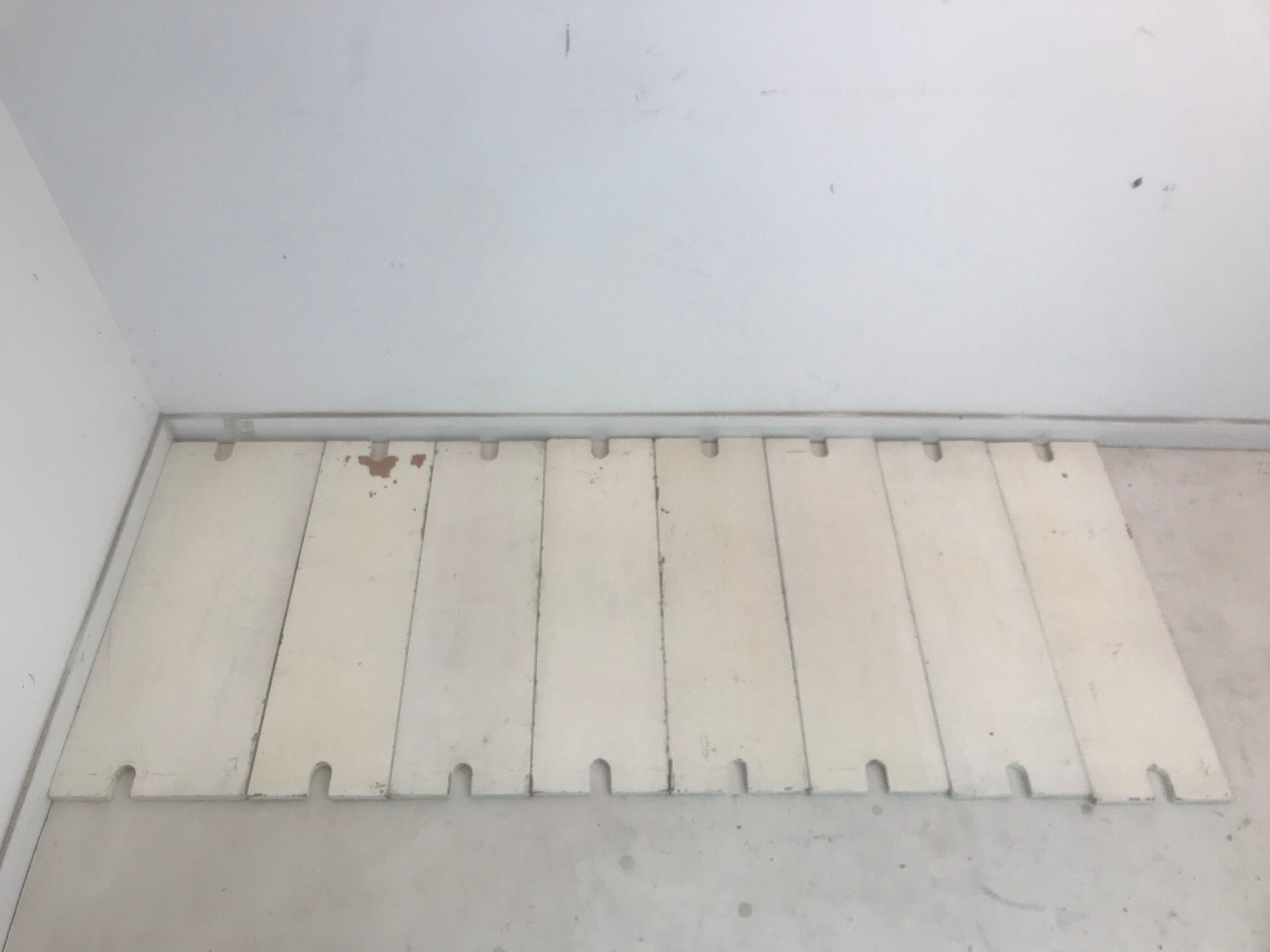 3-mounted floor/ceiling library