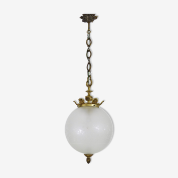 Suspension en laiton et globe en verre gravé, style Louis XV, 50/60