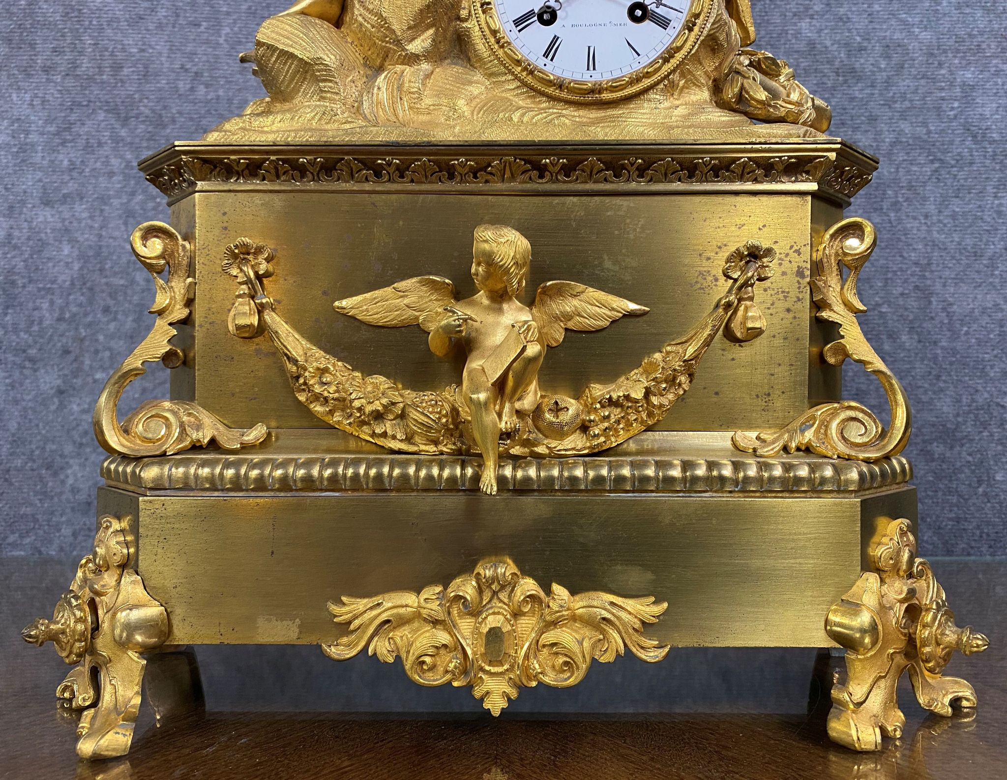 Pendule en bronze doré époque Empire vers 1820-1830