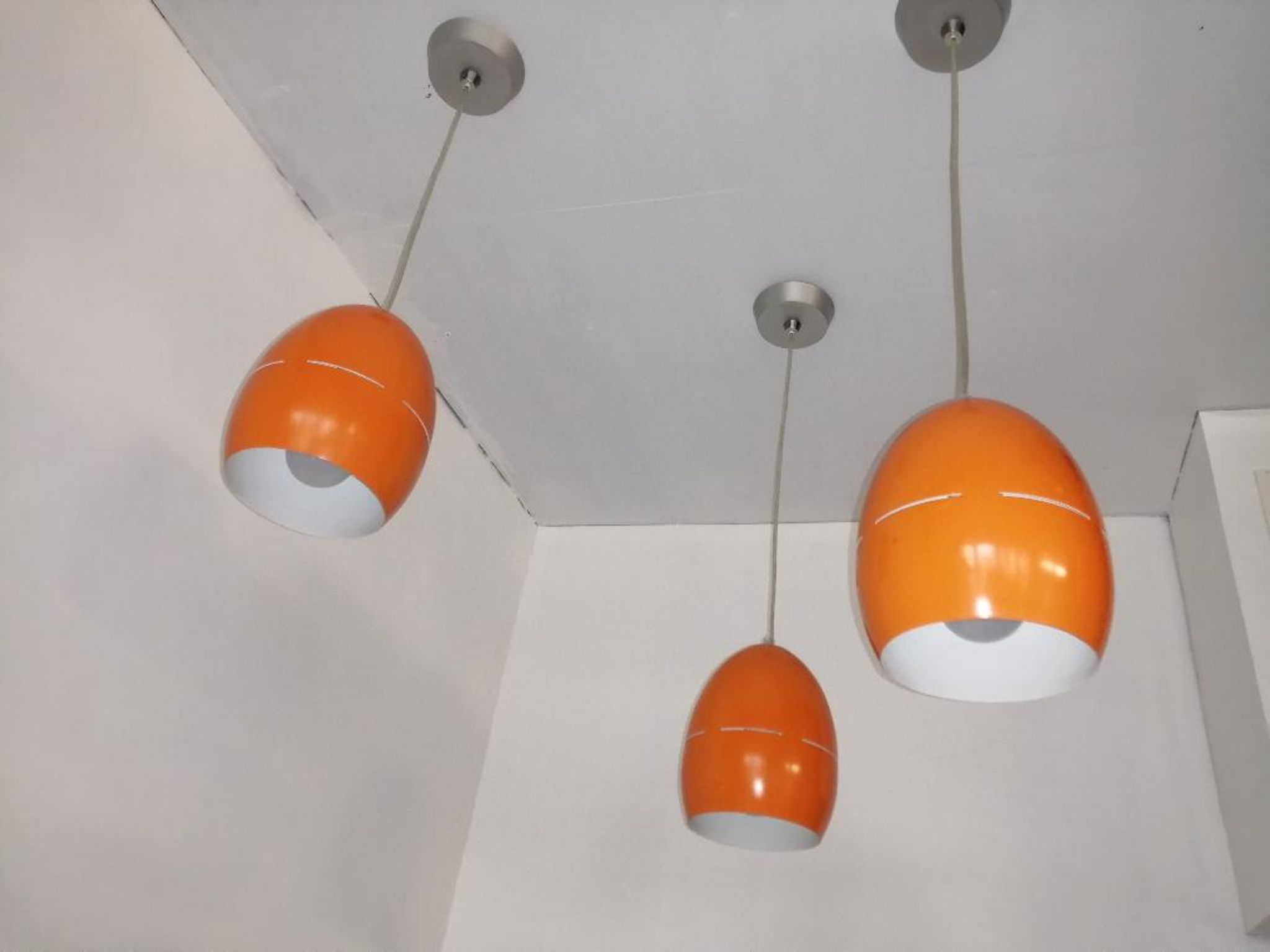 Suite de 3 suspensions vintage orange années 70