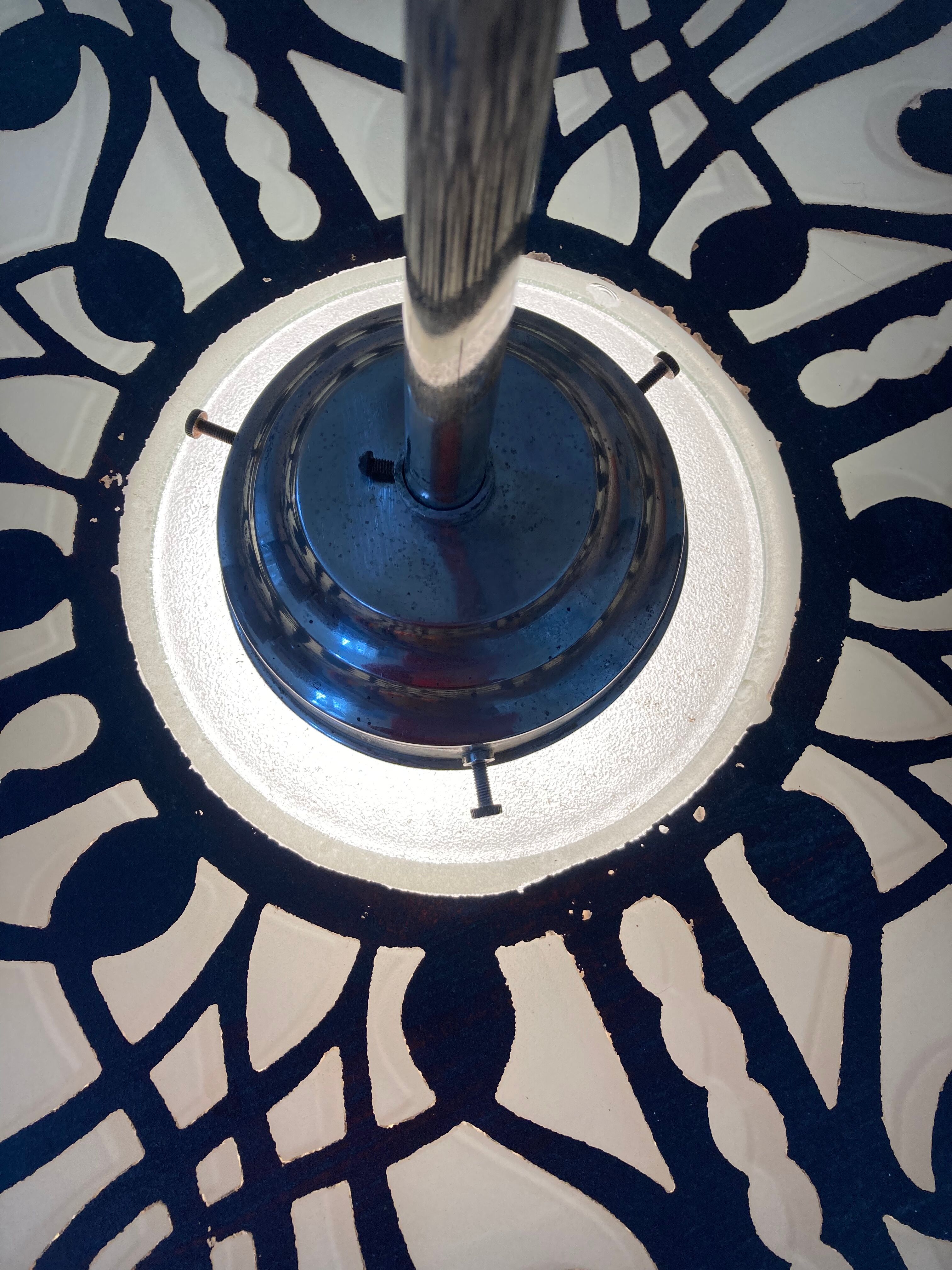 Art Deco pendant lamp in frosted glass and floral disc