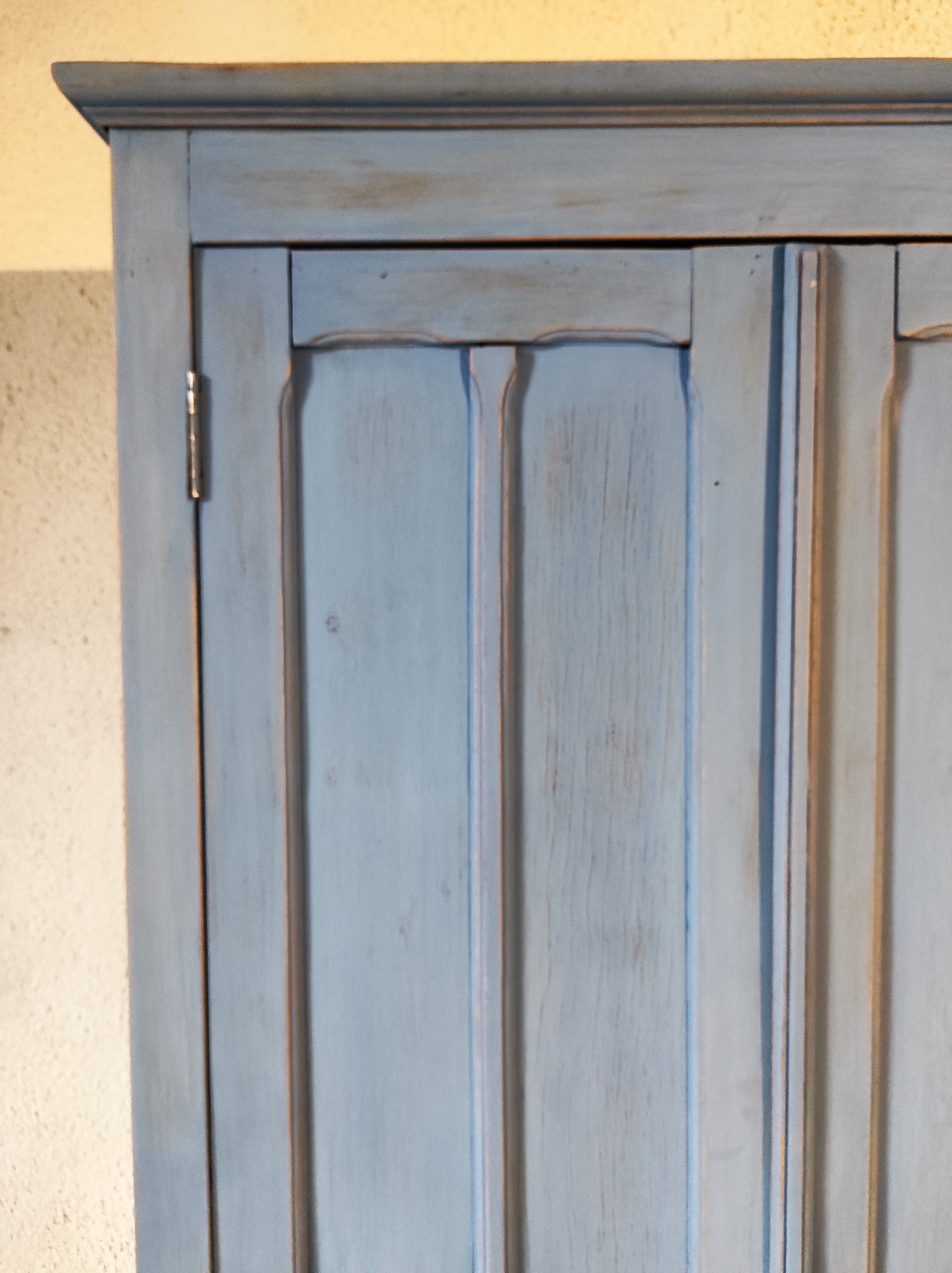 Armoire parisienne