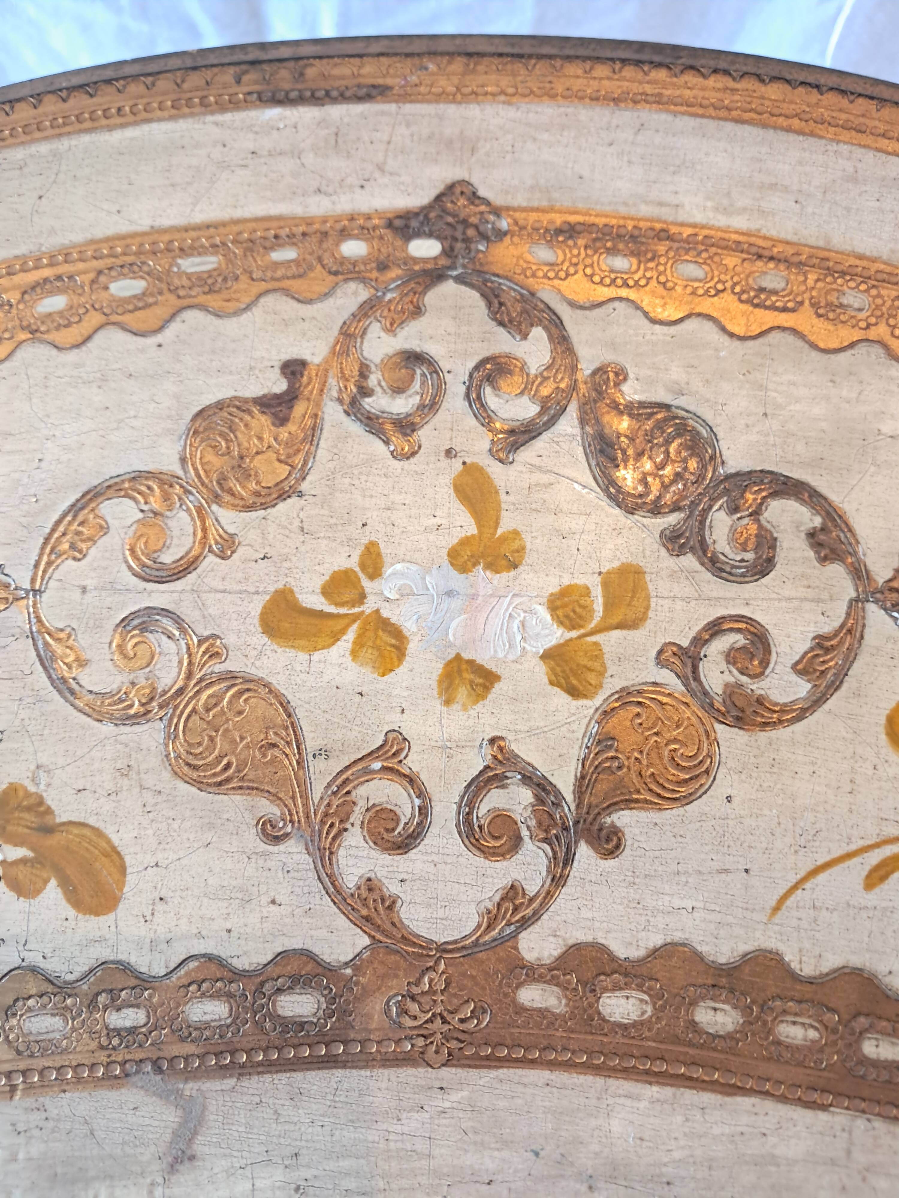 Small kidney side table with drawers in gilded wood, florentine style