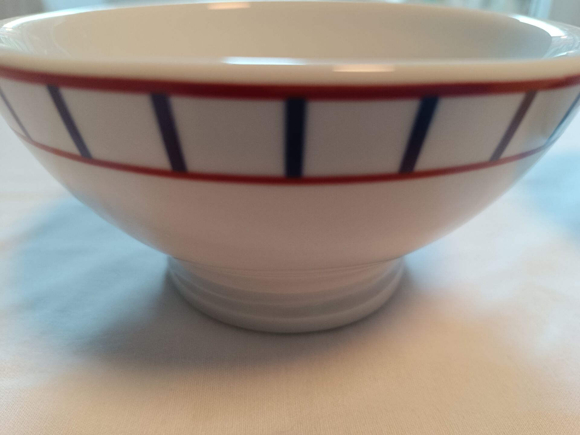 2 Basque Essor porcelain bowls