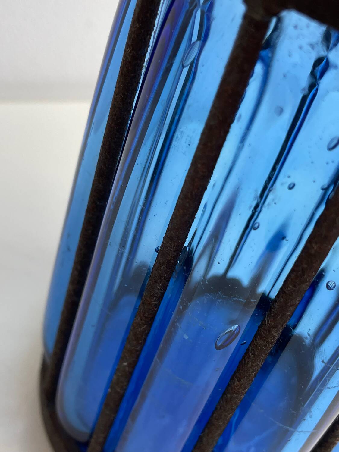 Vase en verre soufflé enchâssé
