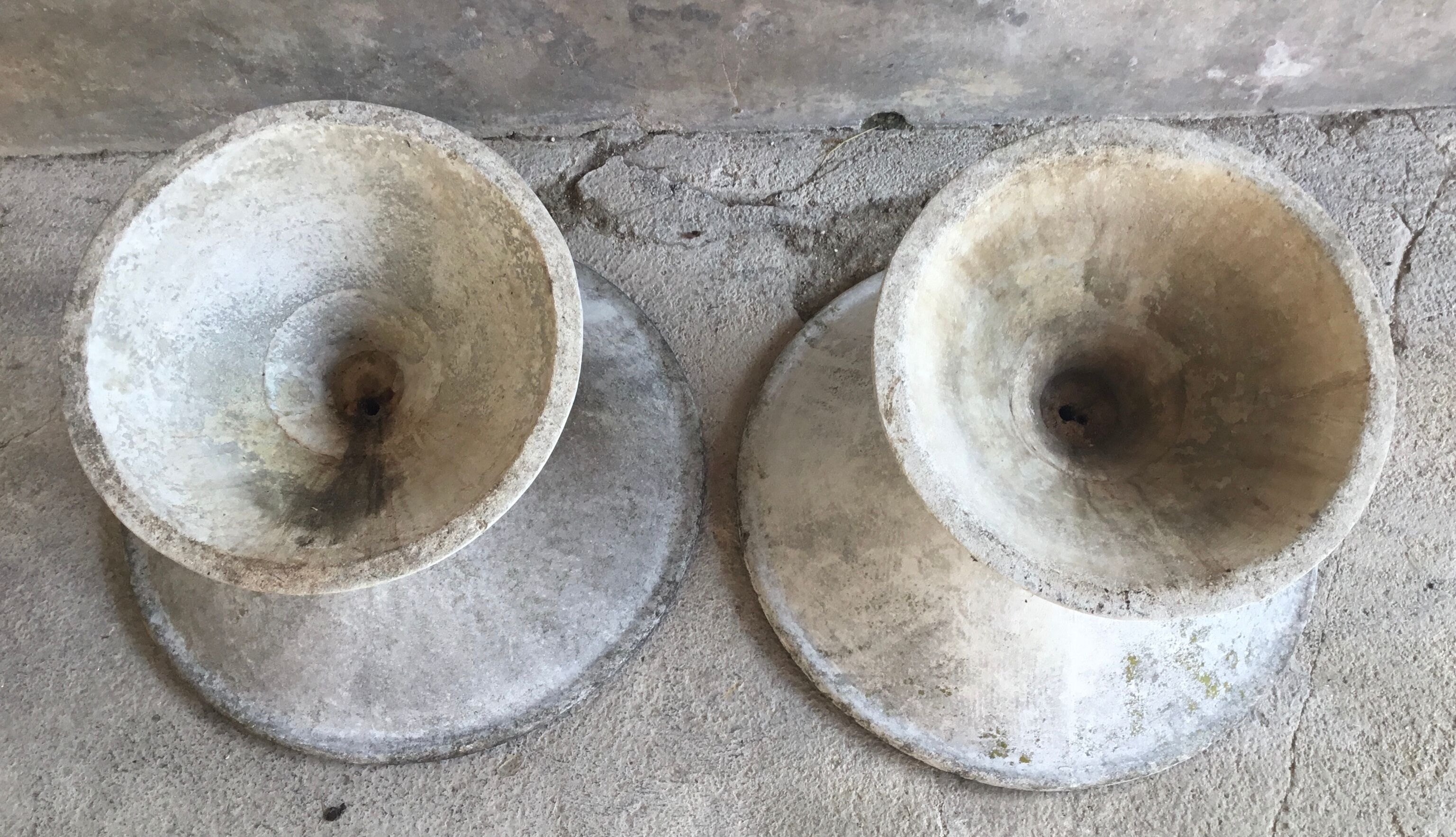 Pair of diabolo planters in fiber cement - vintage 1950