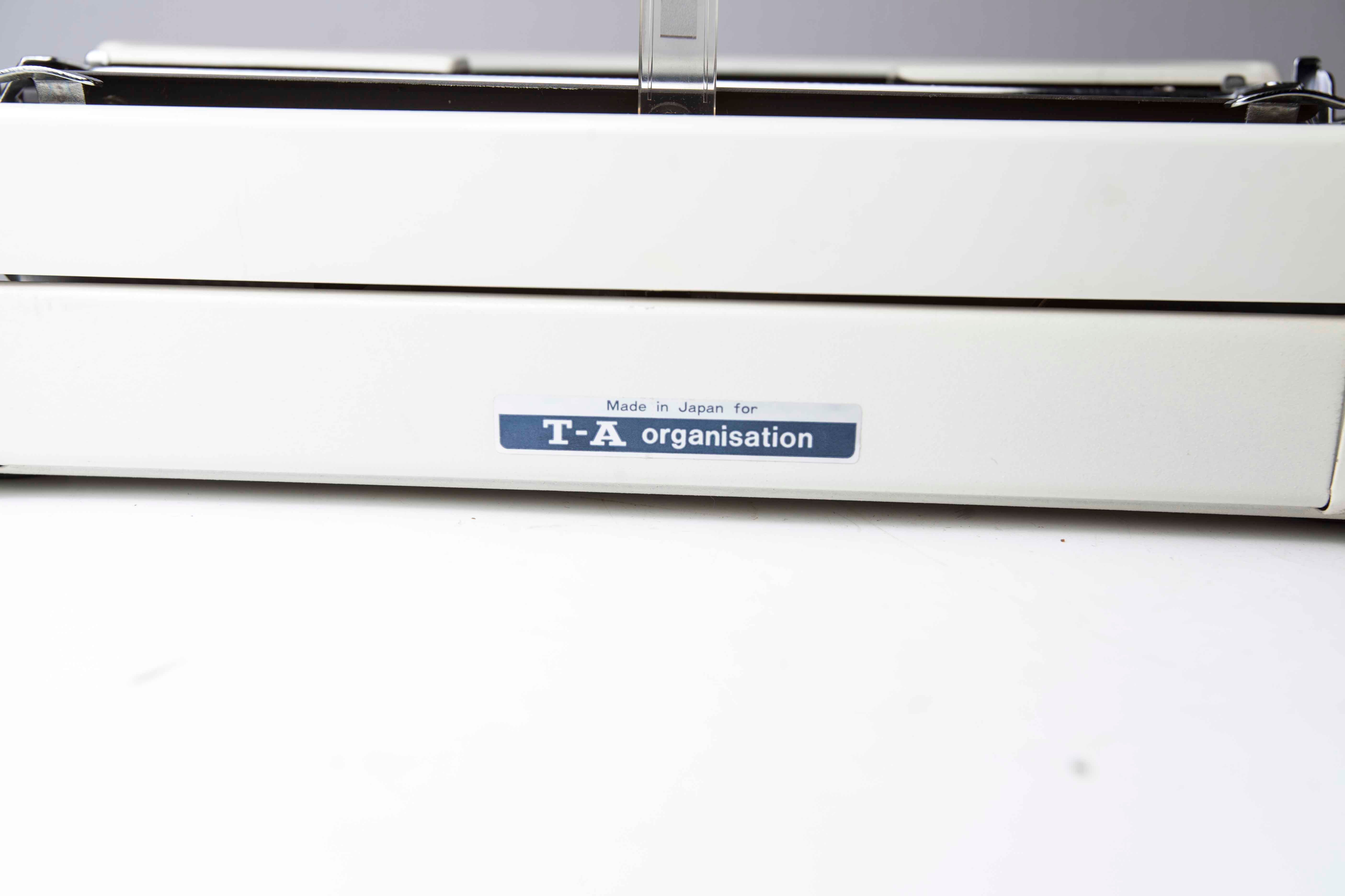 Royal Typewriter 203 1970 Japan