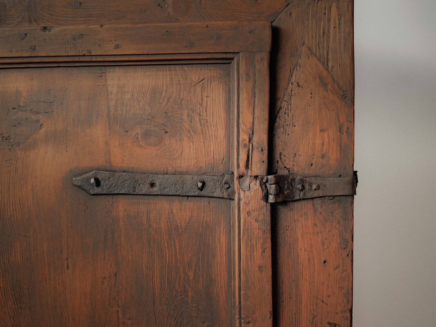 Bonnetière alpine en sapin – Piémont, XVIIIᵉ siècle, art populaire