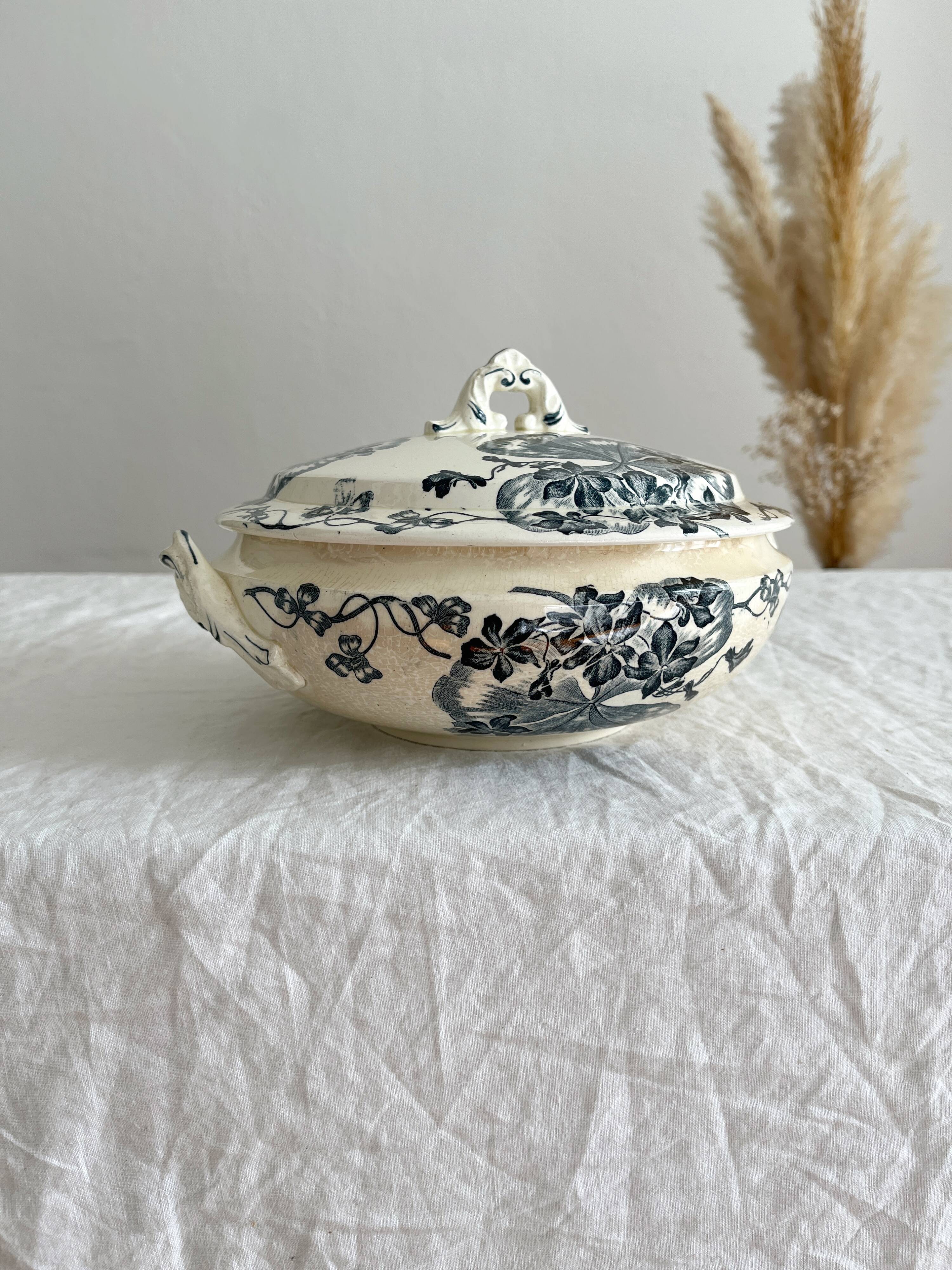 Small old vegetable soup tureen in iron earth "Les Violettes" Salins