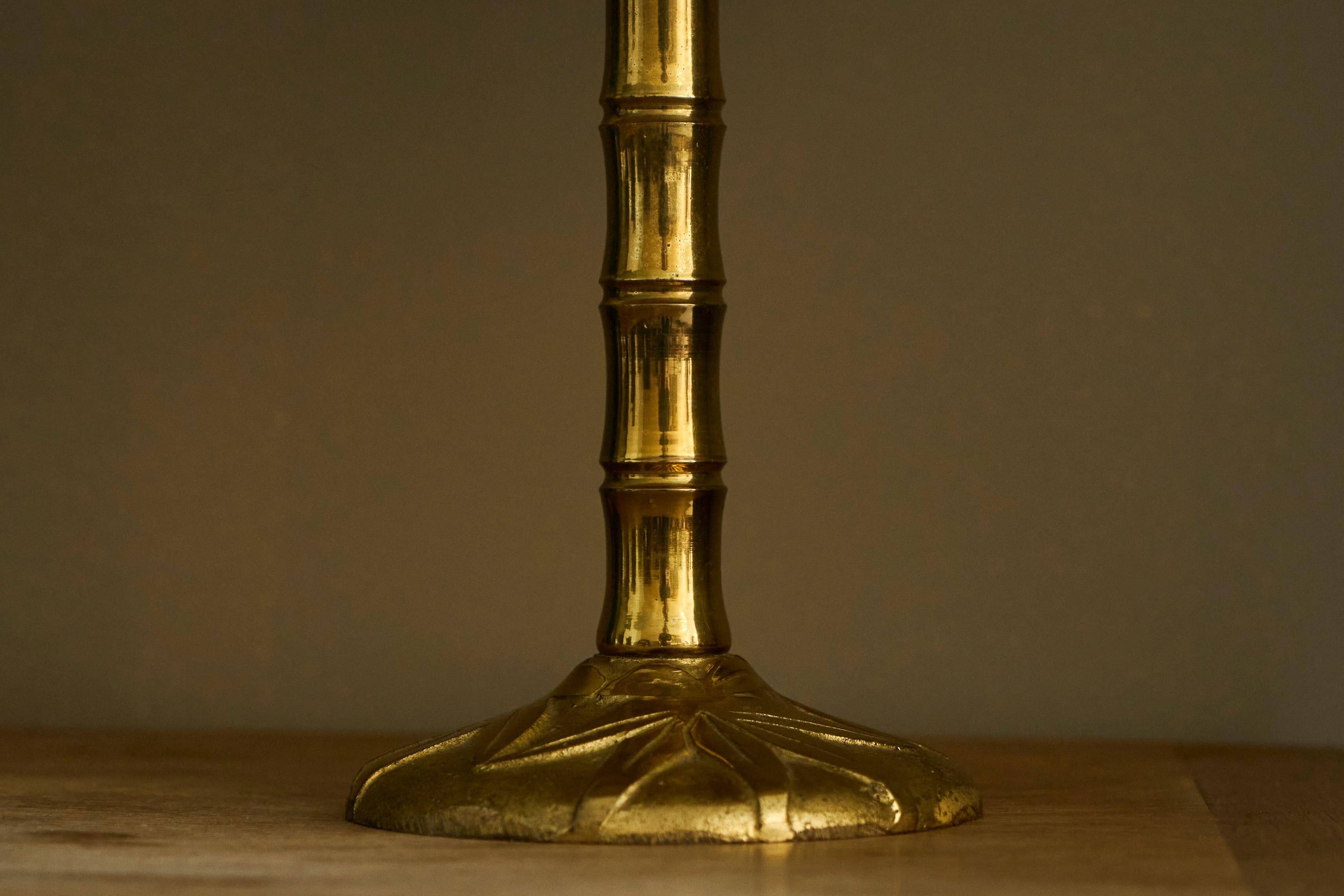 "Faux Bamboo" table lamp in patinated brass from the 1960s.