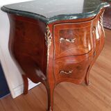 Commode sauteuse marquetee de style Louis XV
