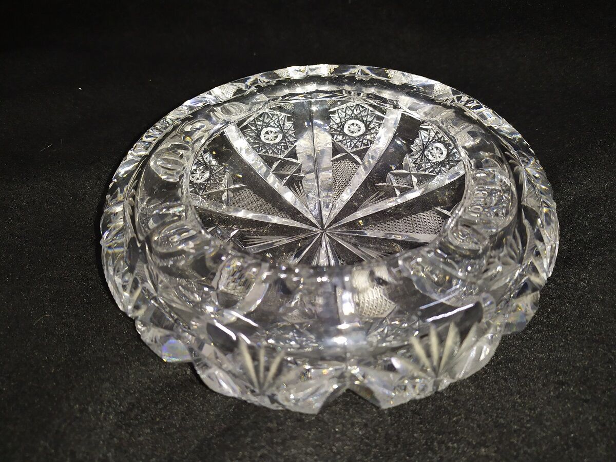 Cendrier en cristal taillé a la main - rond 16cm