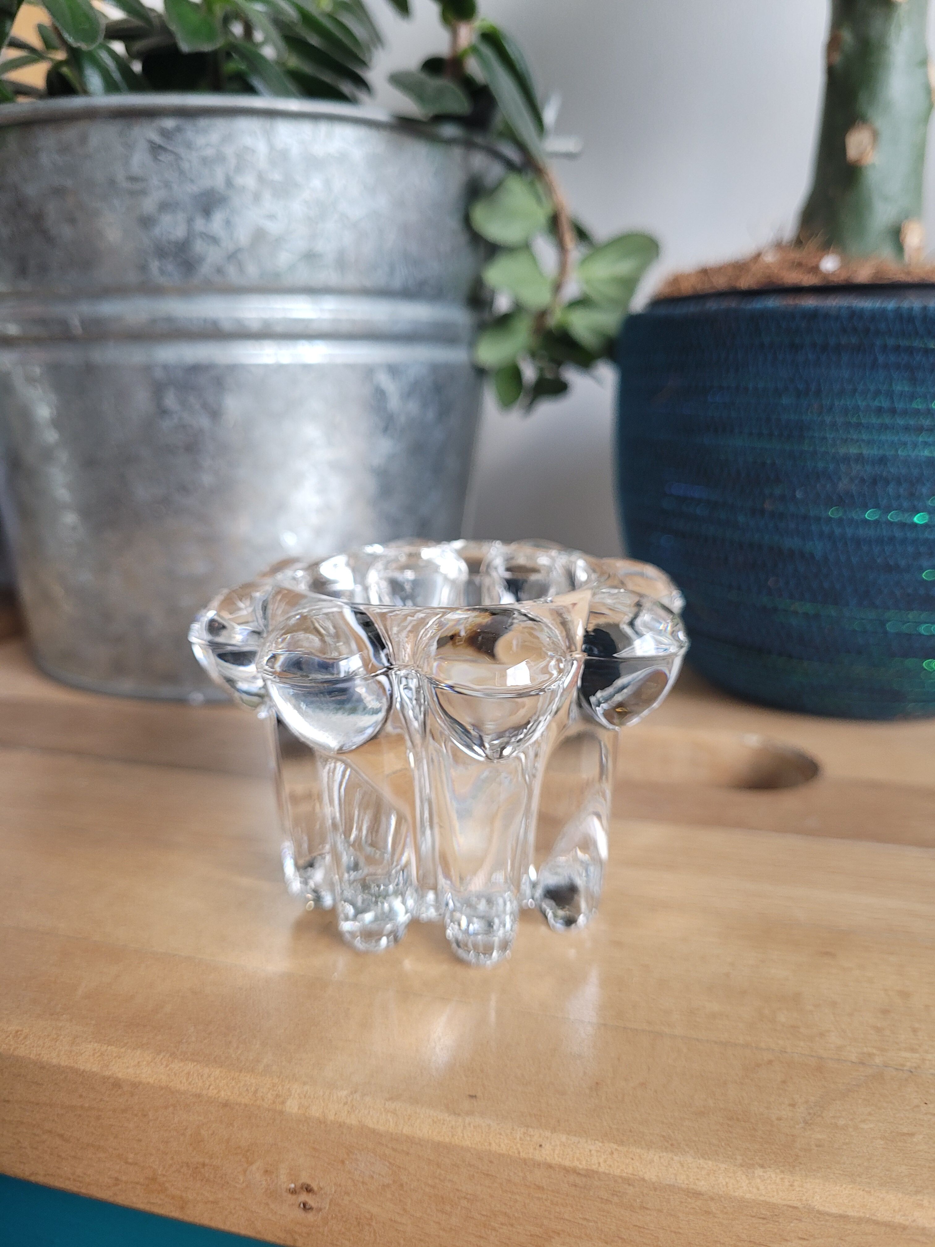 Bougeoir en verre moulé