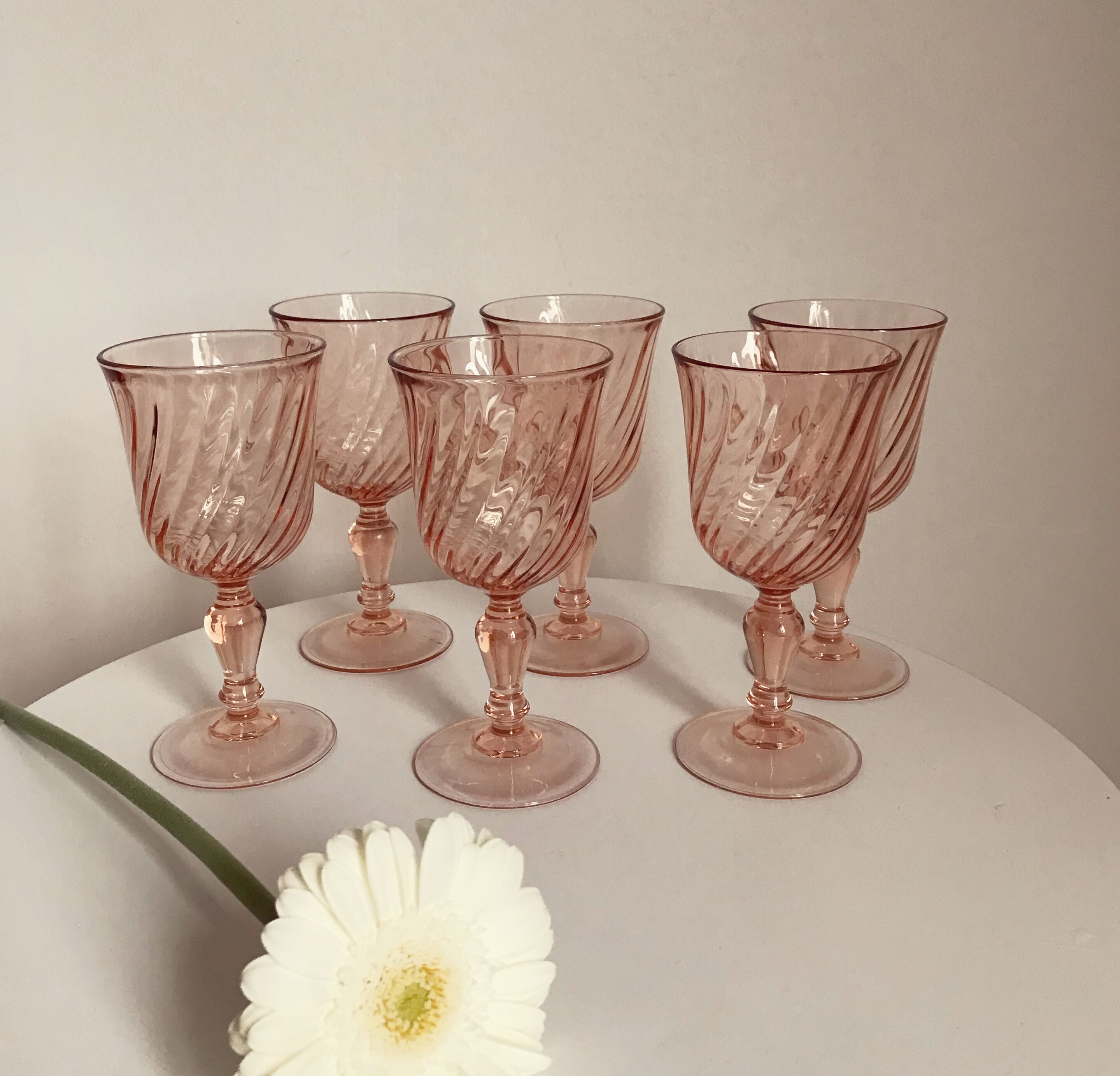 Lot de 6 verres à vin en verre rose luminarc modèle rosaline