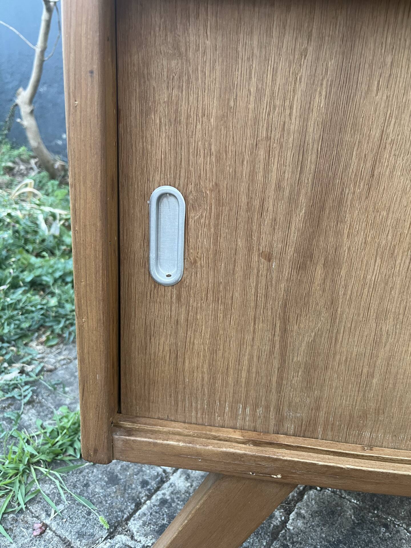 Vintage low TV unit / bookshelf sideboard with tapered legs.