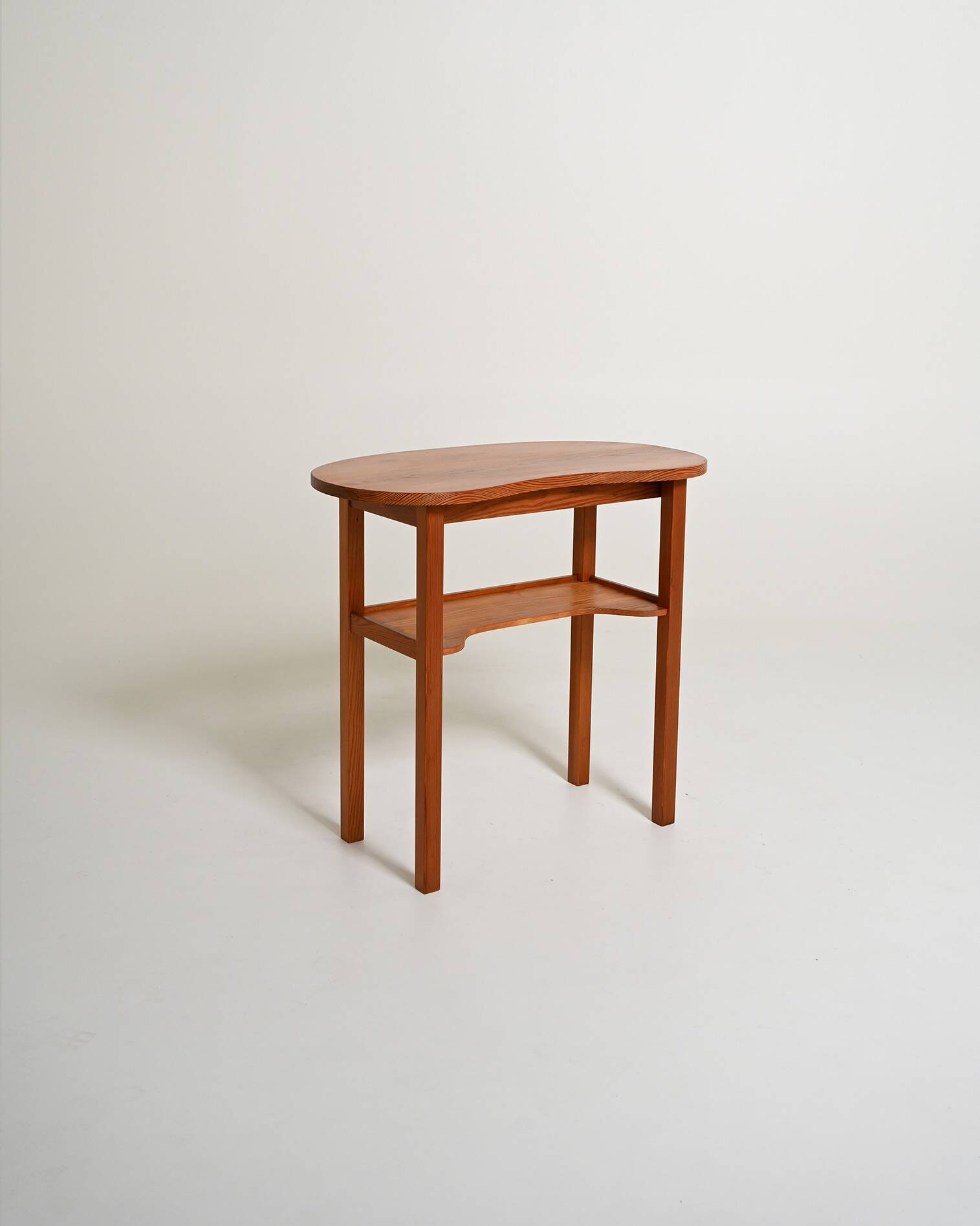Table de coiffeuse en pin nordique avec étagère, années 1950-60.