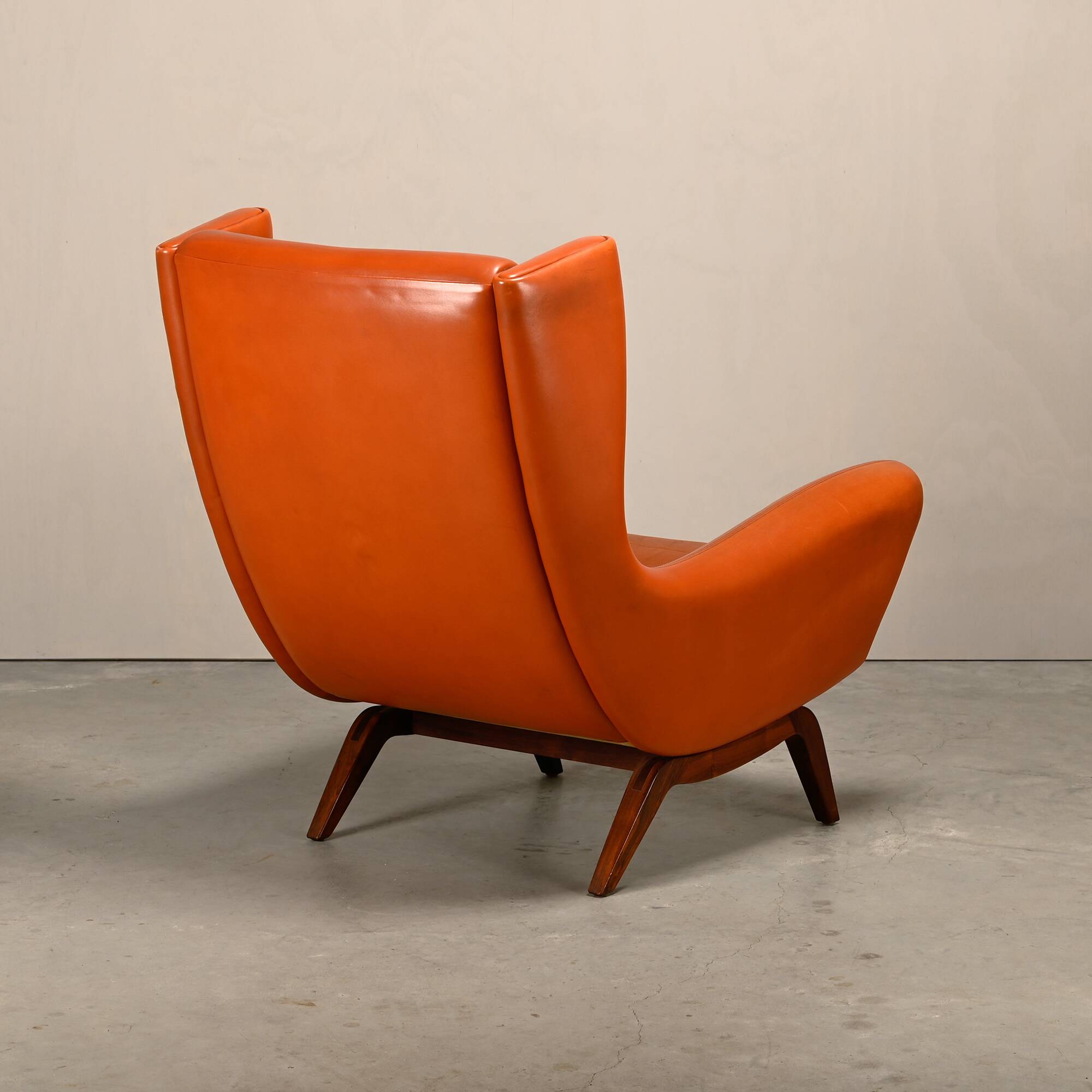 Illum Wikkelsø Wingback Armchair Model 110 in Cognac Leather, Denmark 1960s