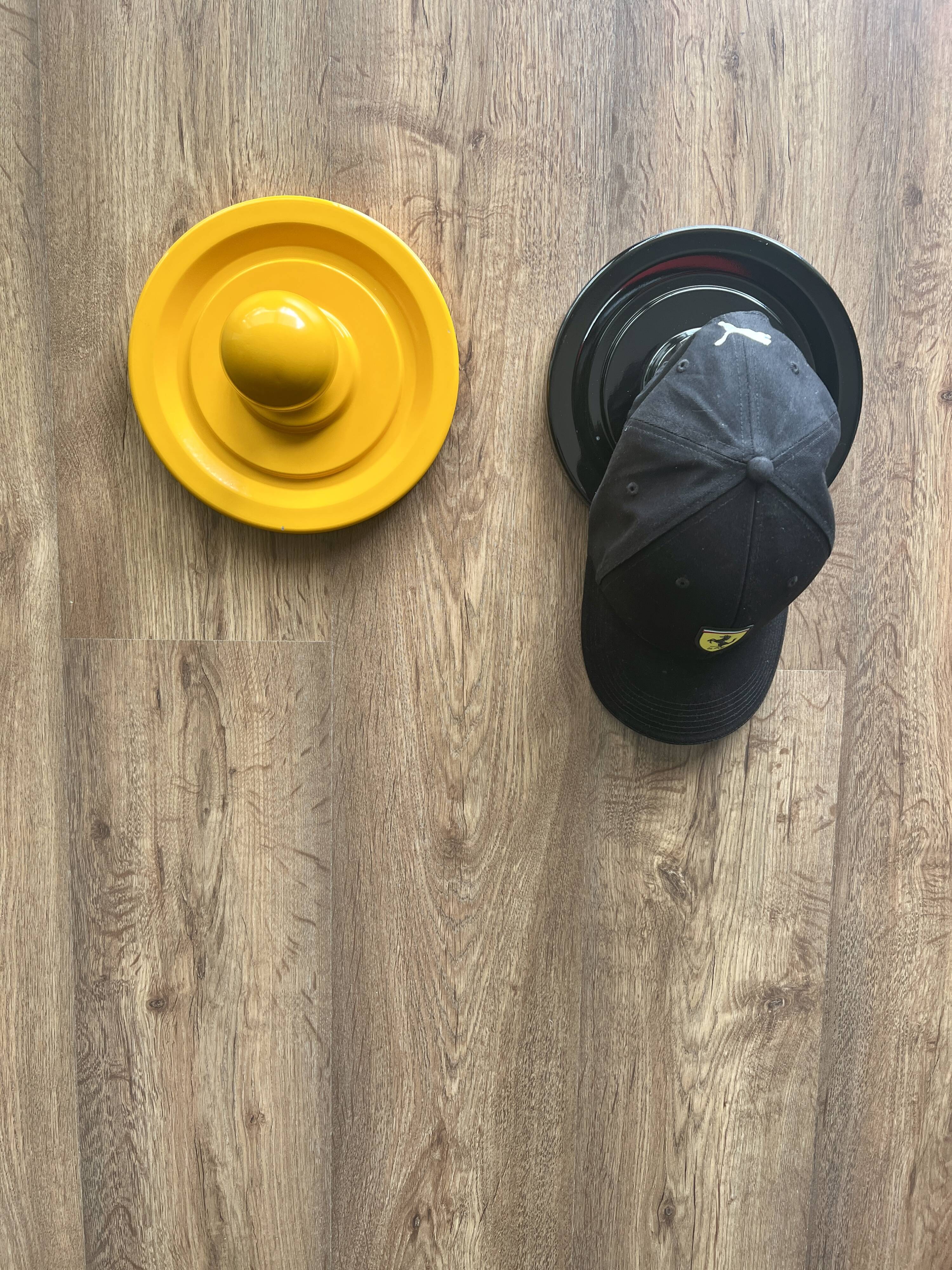 Vintage Vibes Coat Rack Duo - Design vintage des années 70 - Porte-manteau fonctionnel coloré en métal avec Pop Eleg