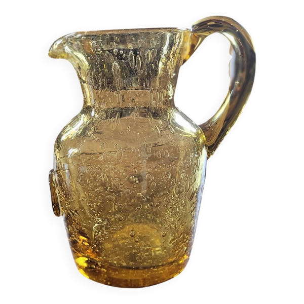 Pichet en verre bullé ambré