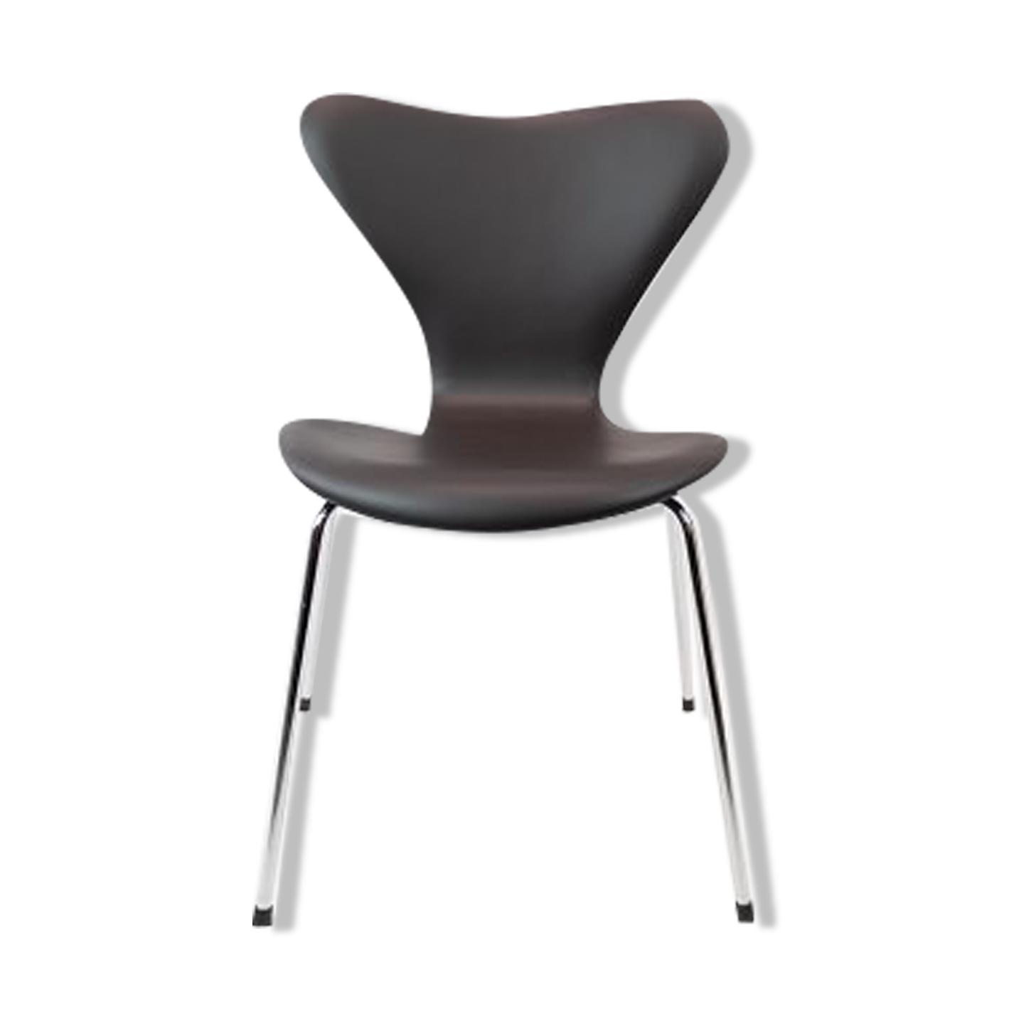 Seven chair, model 3107, designed by arne jacobsen and manufactured by fritz hansen.